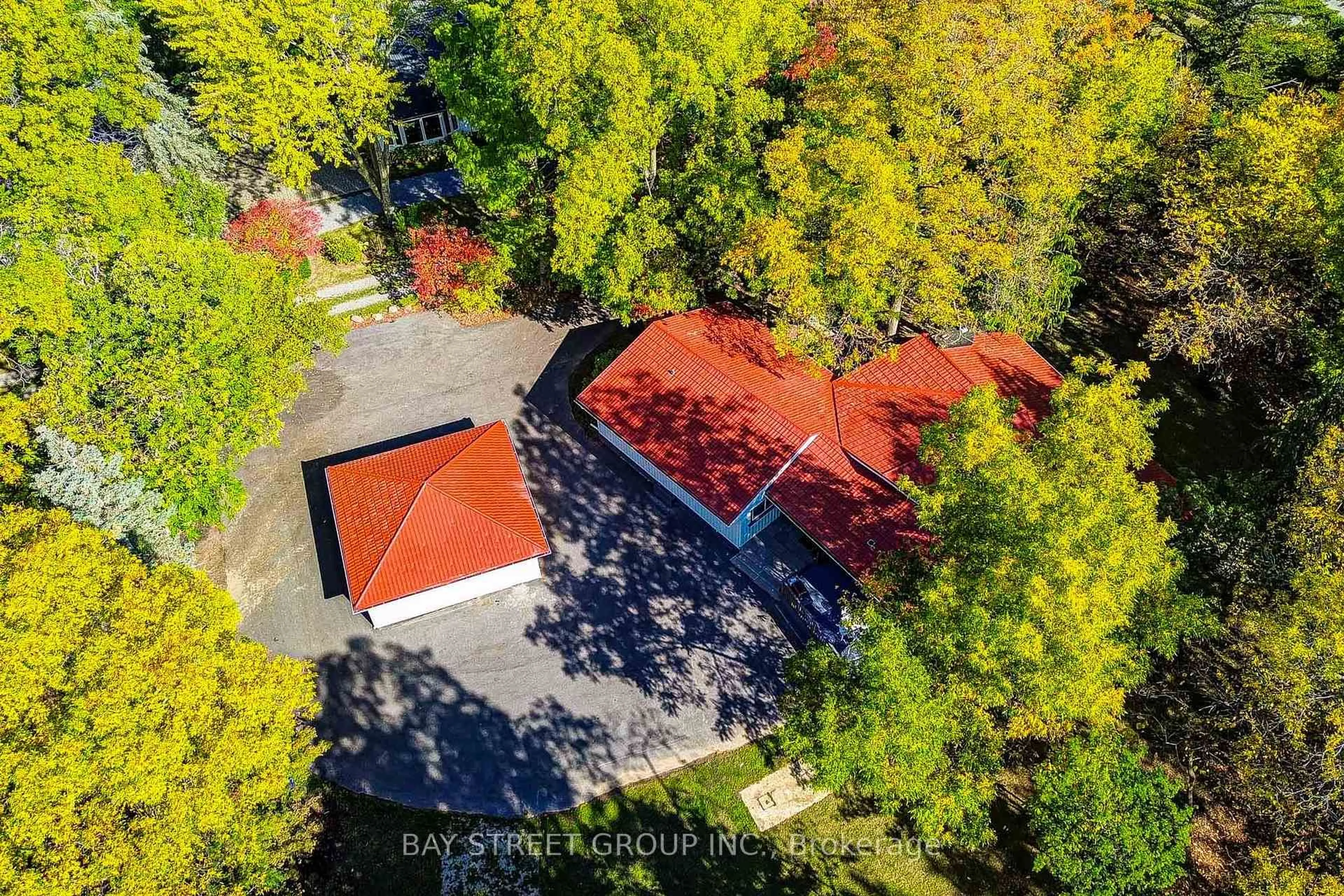A pic from outside/outdoor area/front of a property/back of a property/a pic from drone, forest/trees view for 14874 Niagara River Pkwy, Niagara-on-the-Lake Ontario L0S 1J0