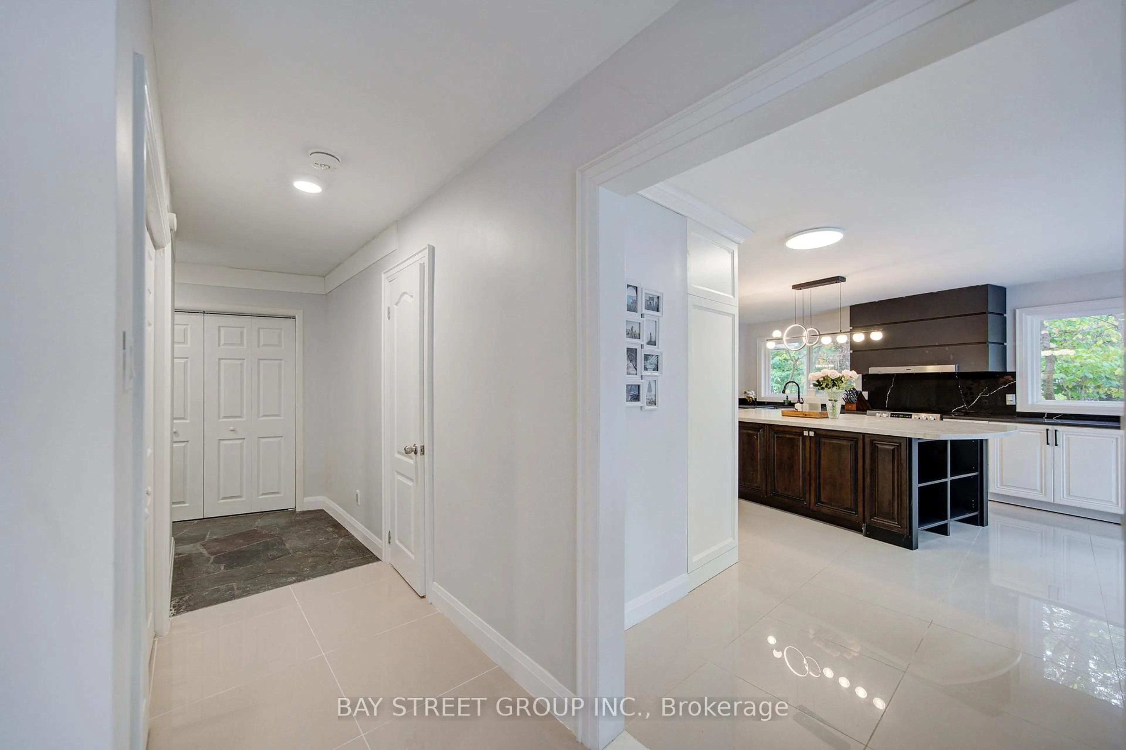 Indoor entryway for 14874 Niagara River Pkwy, Niagara-on-the-Lake Ontario L0S 1J0