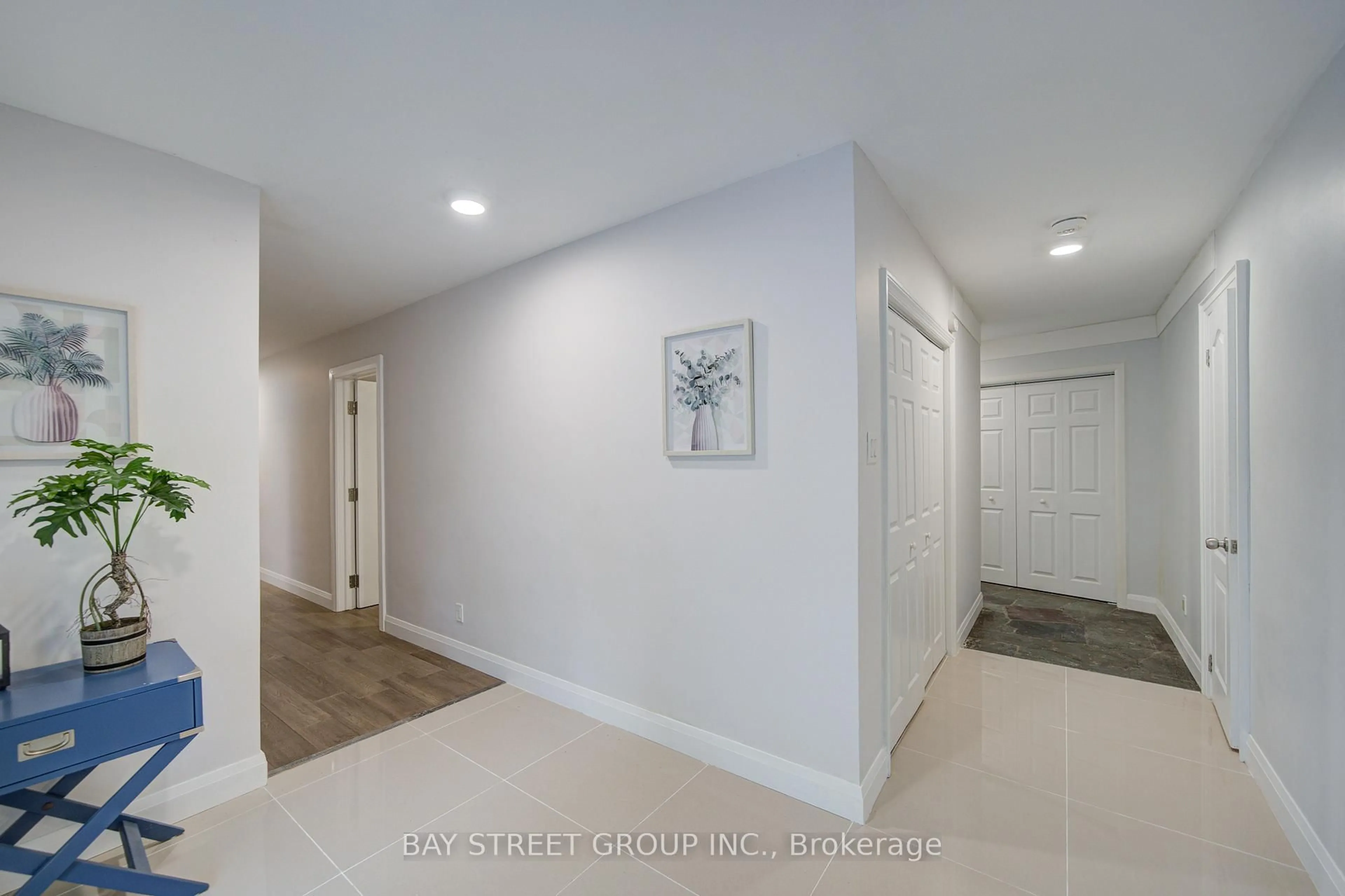 Indoor entryway for 14874 Niagara River Pkwy, Niagara-on-the-Lake Ontario L0S 1J0