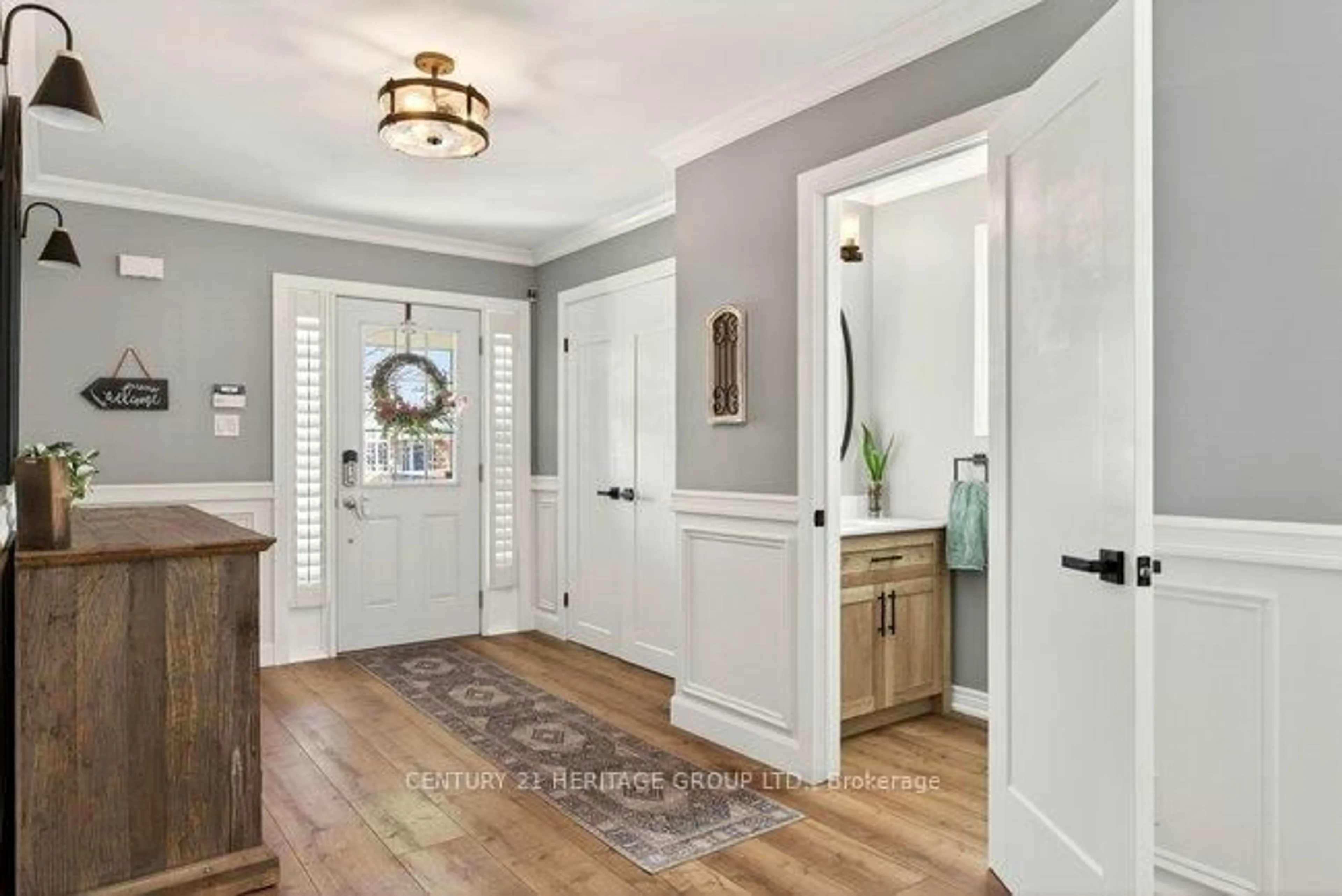 Indoor entryway for 4462 Weltman Way, Lincoln Ontario L3J 0G2