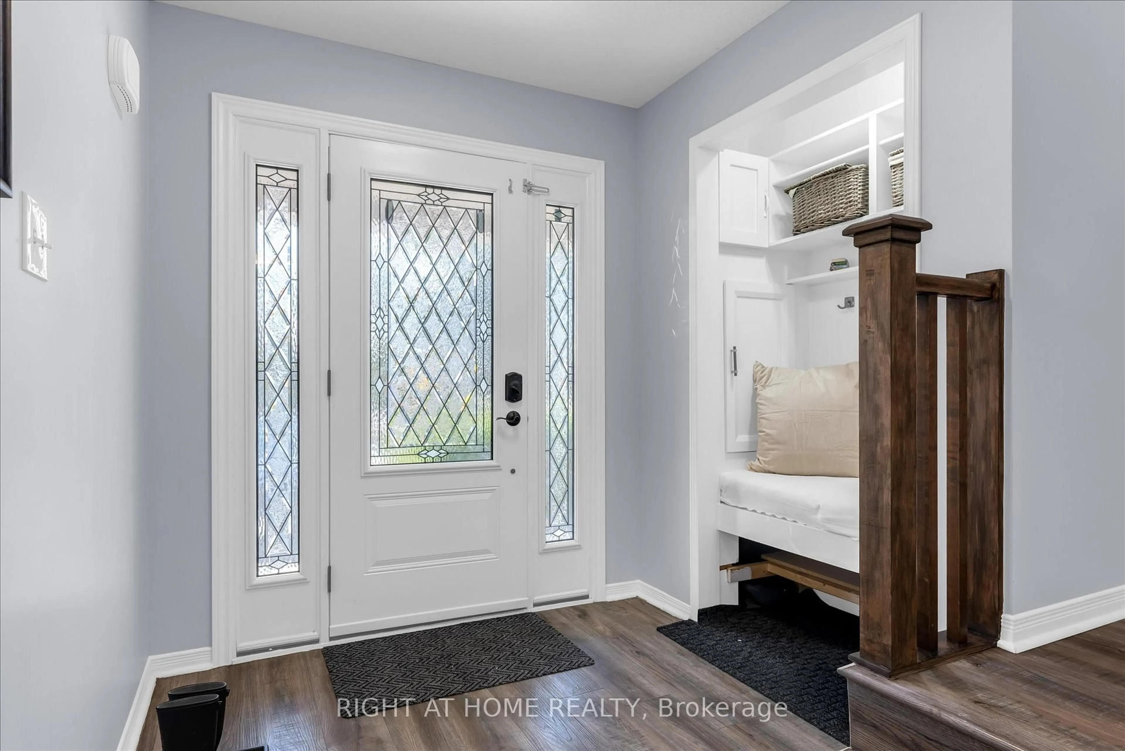 Indoor entryway for 175 Sims Estate Dr, Kitchener Ontario N2A 0A6