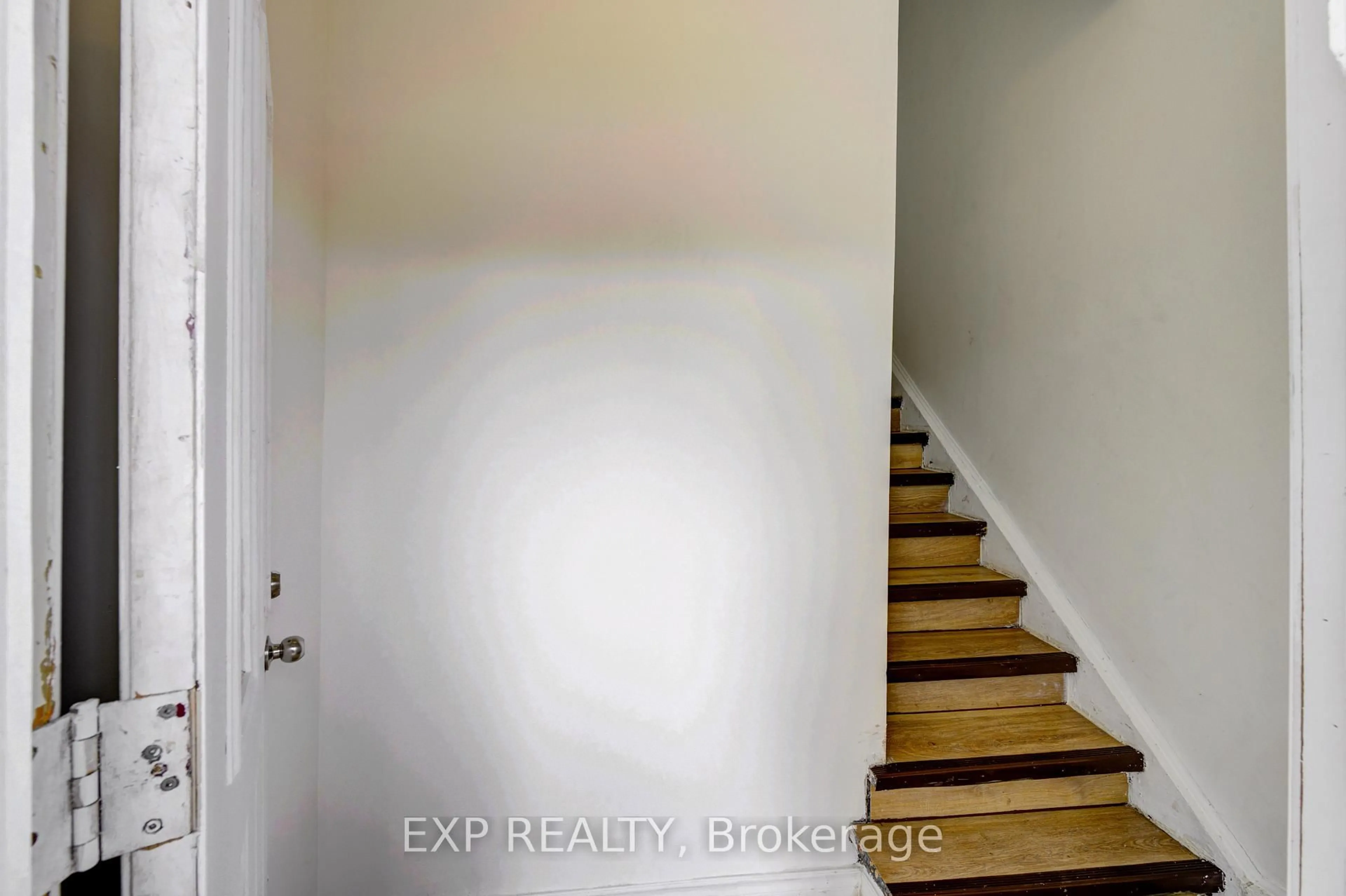 Unknown for 524 Simcoe St, London East Ontario N6B 1K4