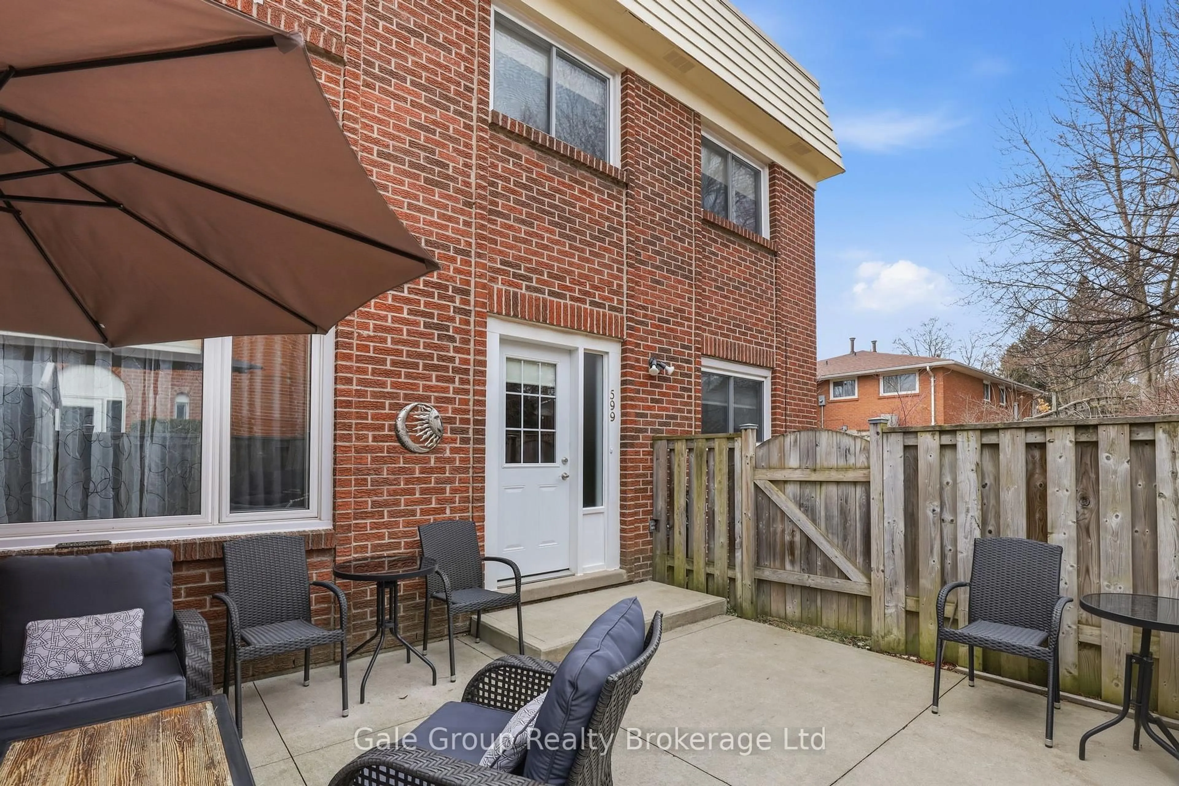 Patio, street for 599 Gainsborough Rd, London North Ontario N6G 2C5