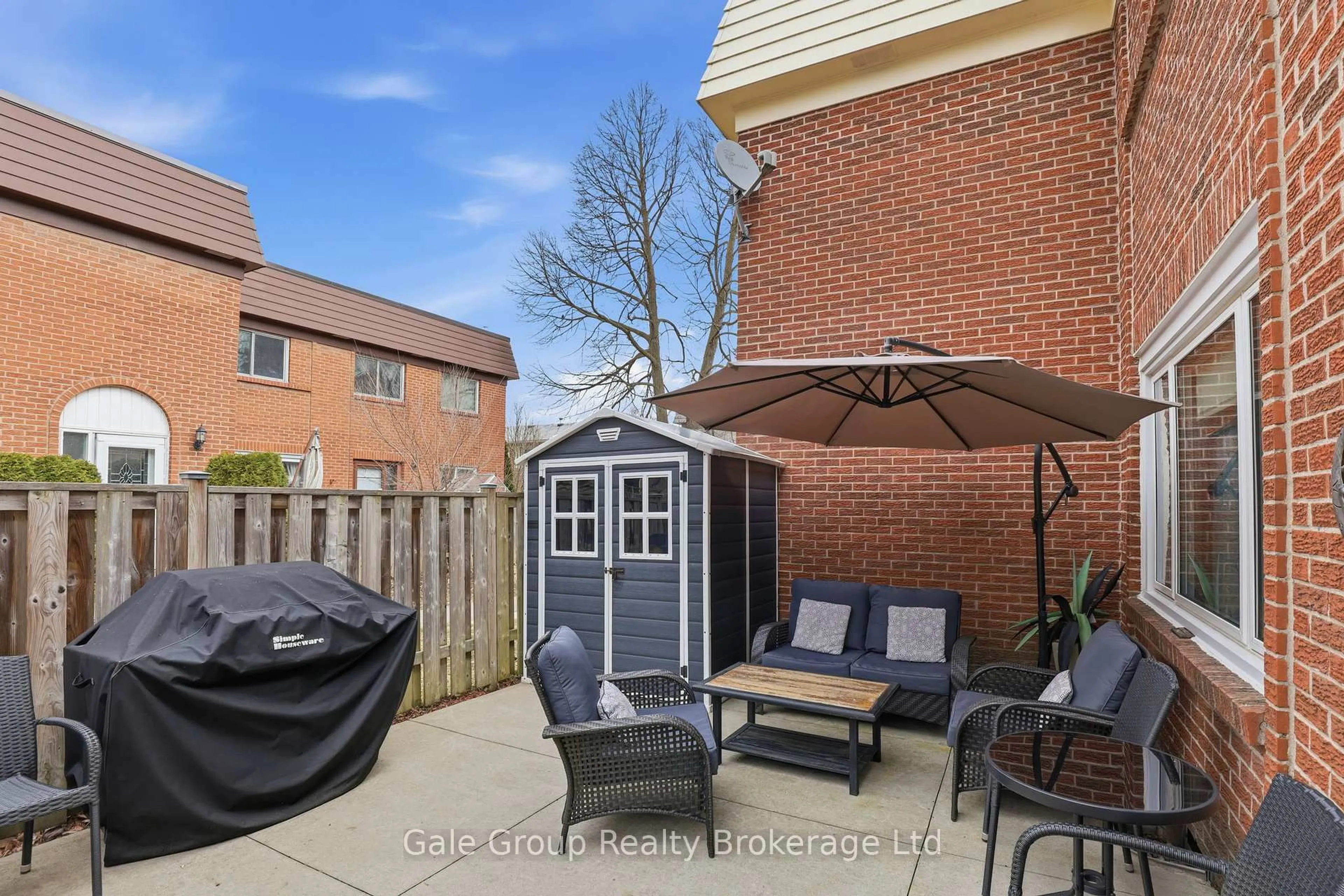 Patio, street for 599 Gainsborough Rd, London North Ontario N6G 2C5