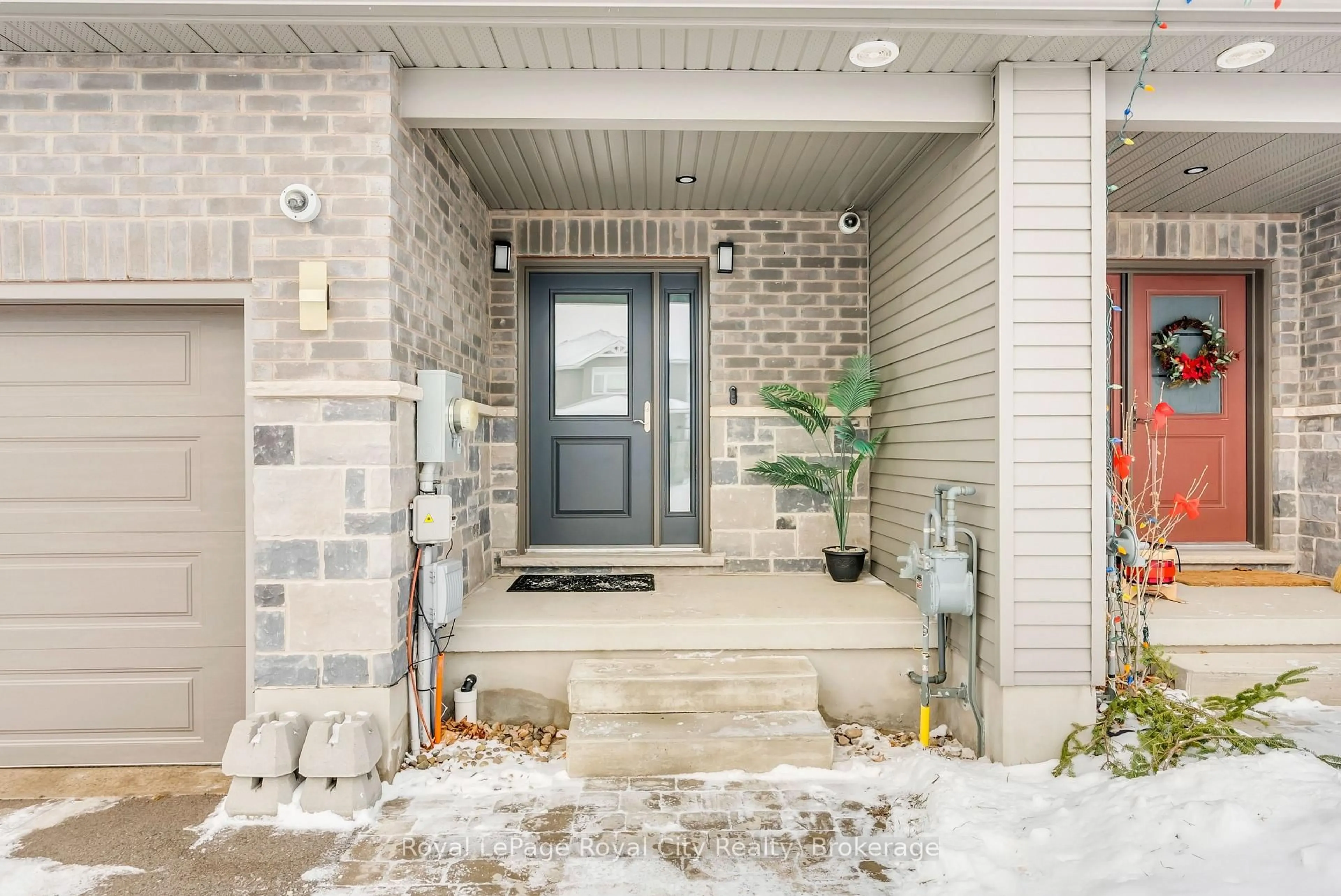 Indoor entryway for 181 Halls Dr, Centre Wellington Ontario N0B 1S0