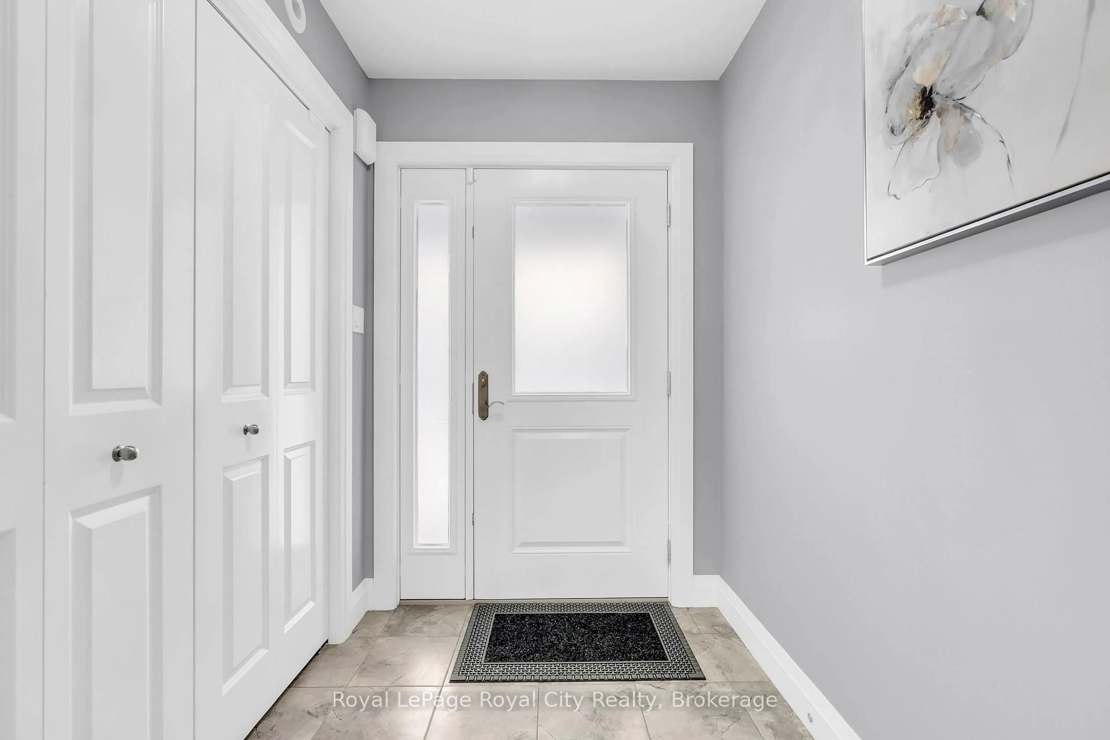 Indoor entryway for 181 Halls Dr, Centre Wellington Ontario N0B 1S0