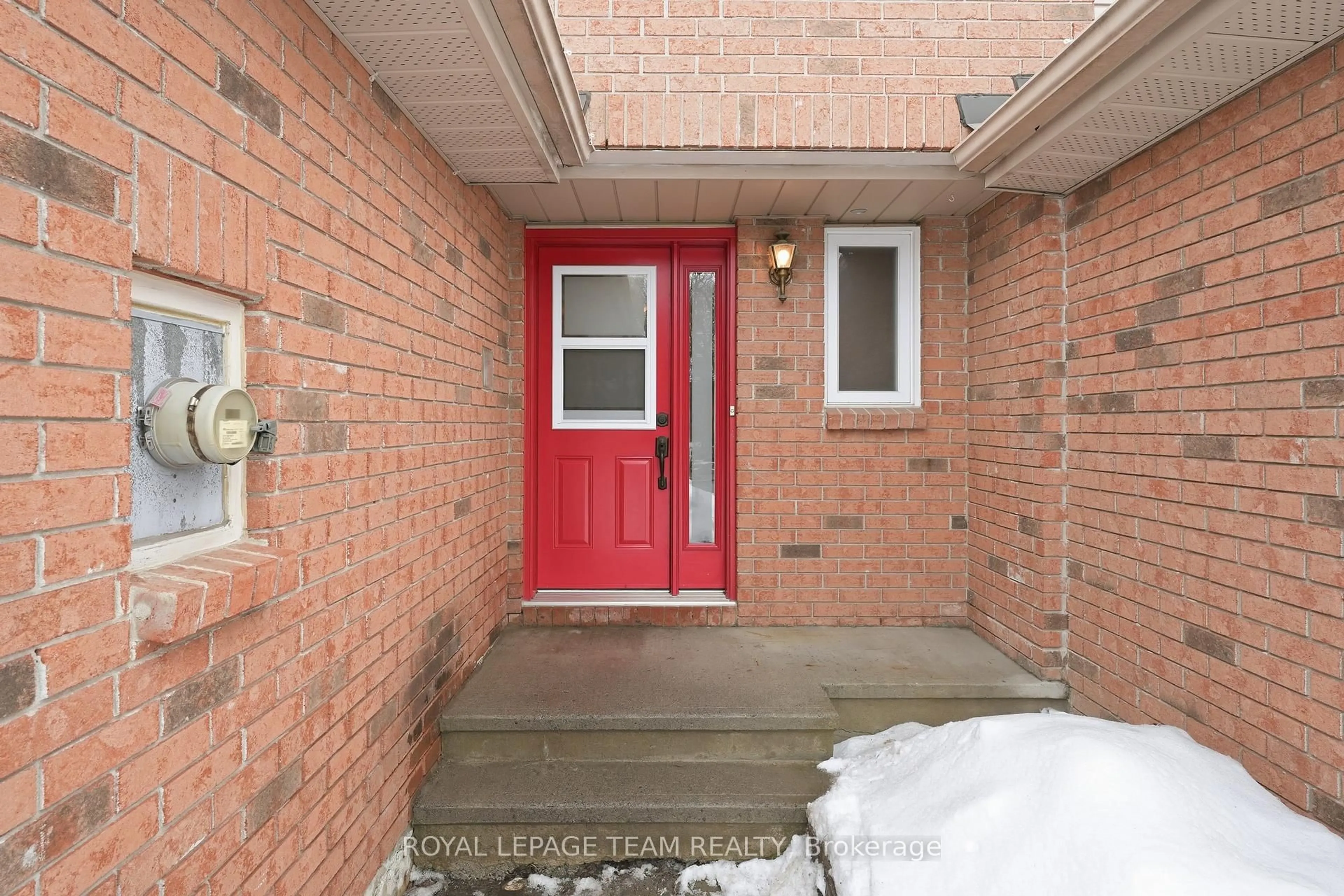 Indoor entryway for 11 Furlong Cres, Ottawa Ontario K2M 2J1