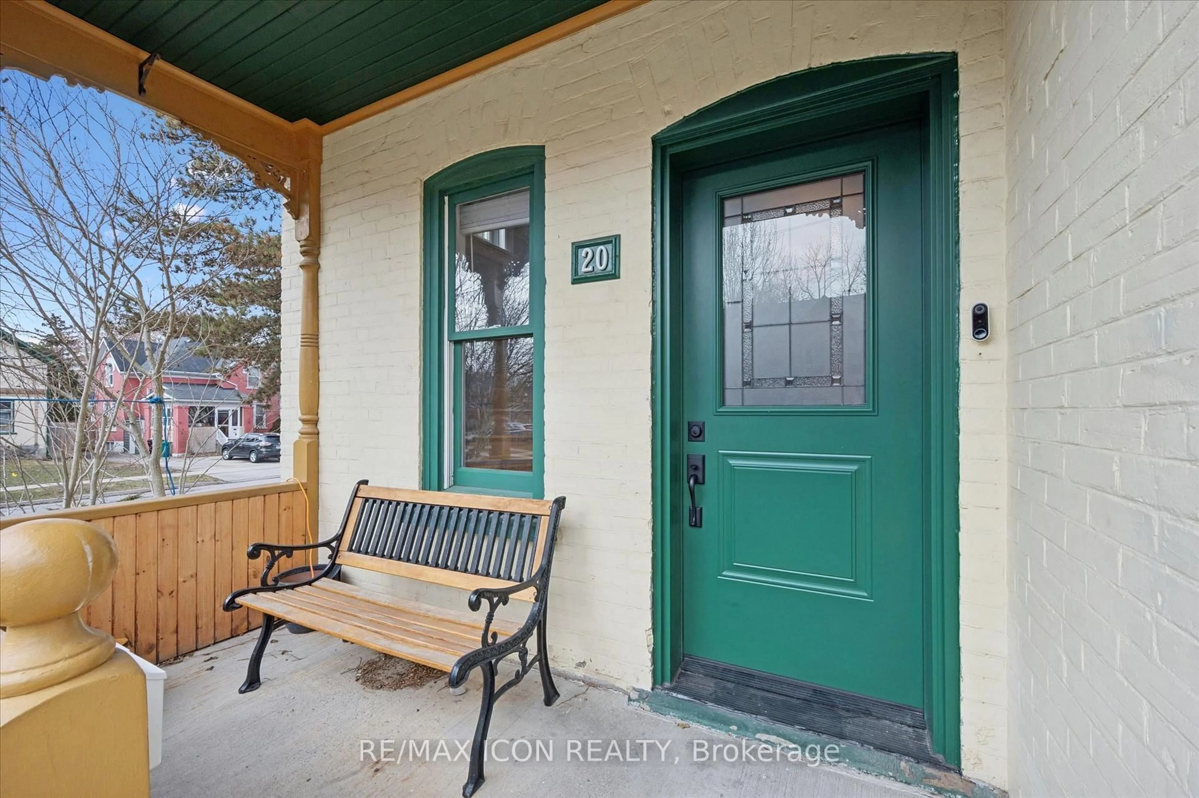 Indoor entryway for 20 Linden Ave, Kitchener Ontario N2G 2A4