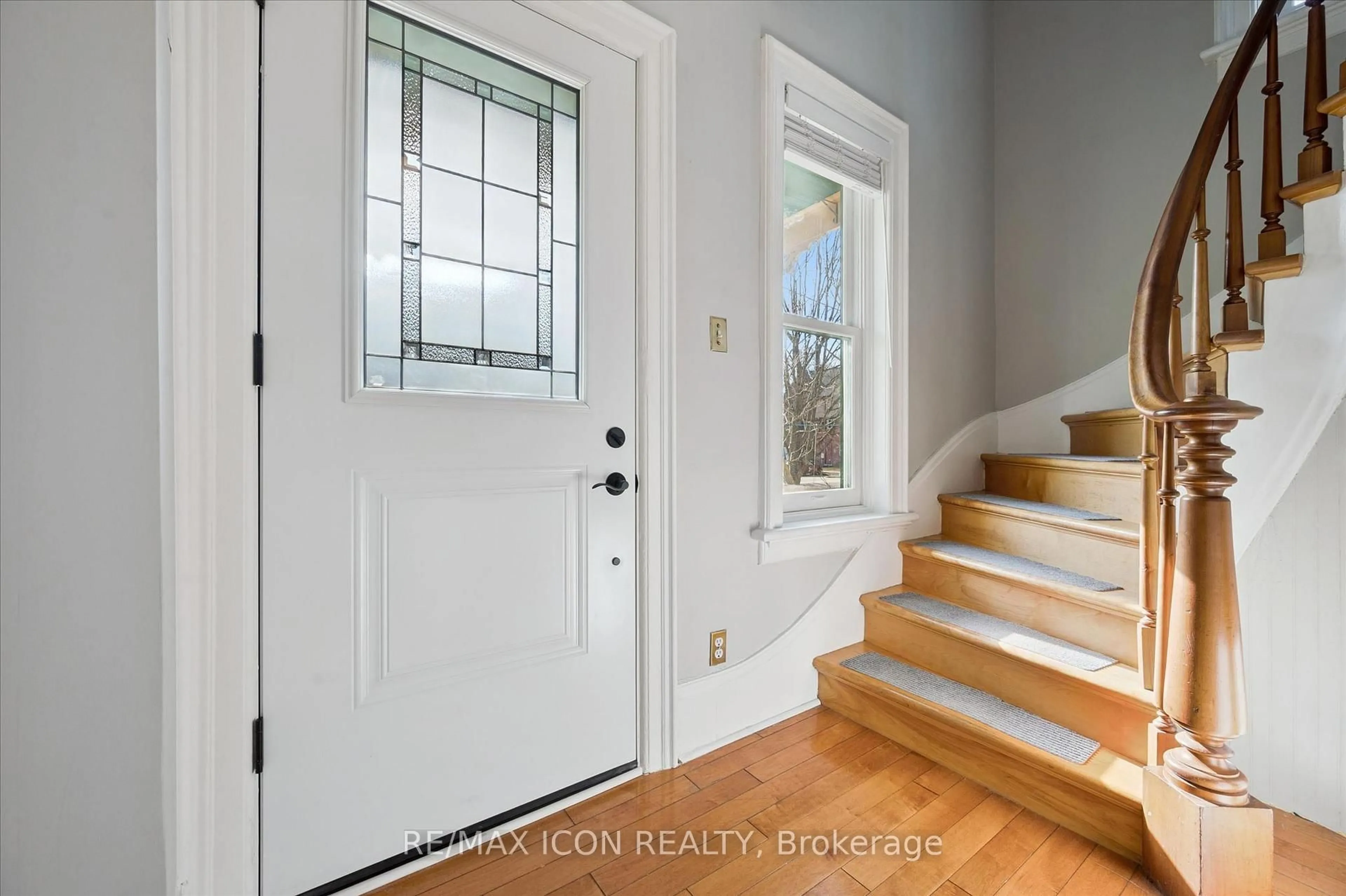 Indoor entryway for 20 Linden Ave, Kitchener Ontario N2G 2A4