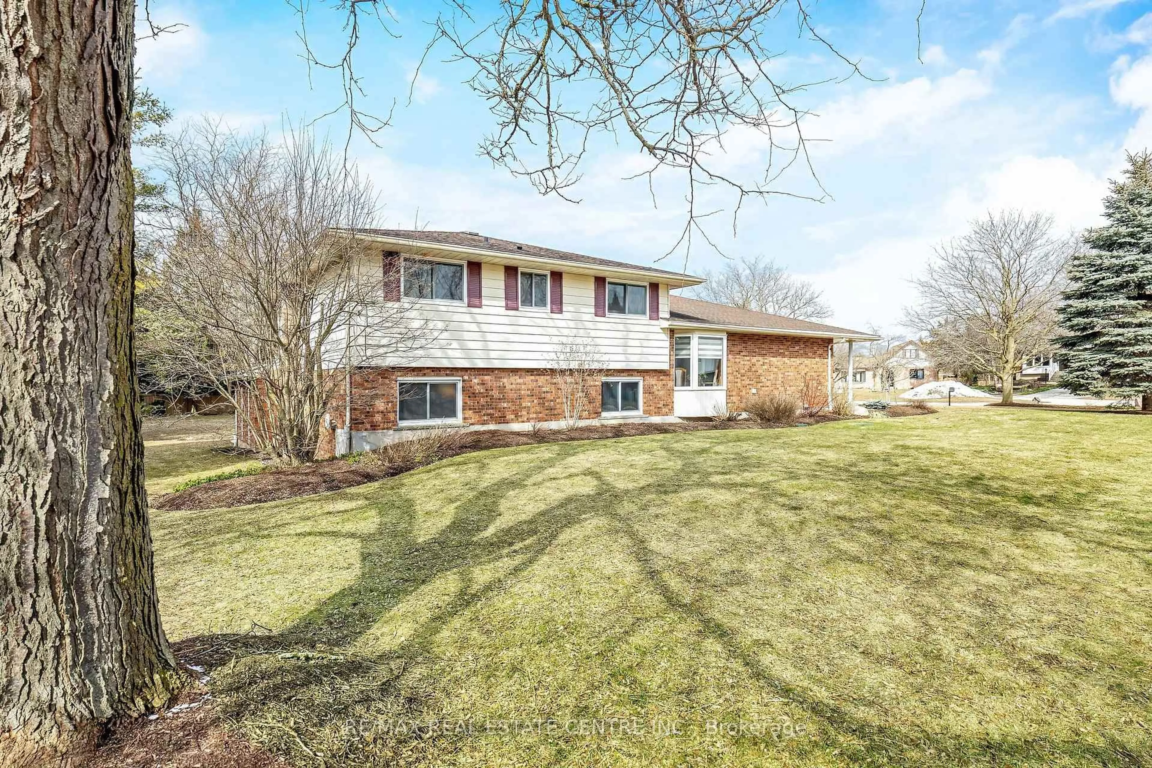 Unknown for 9 Cloverdale Cres, Wilmot Ontario N0B 2H0