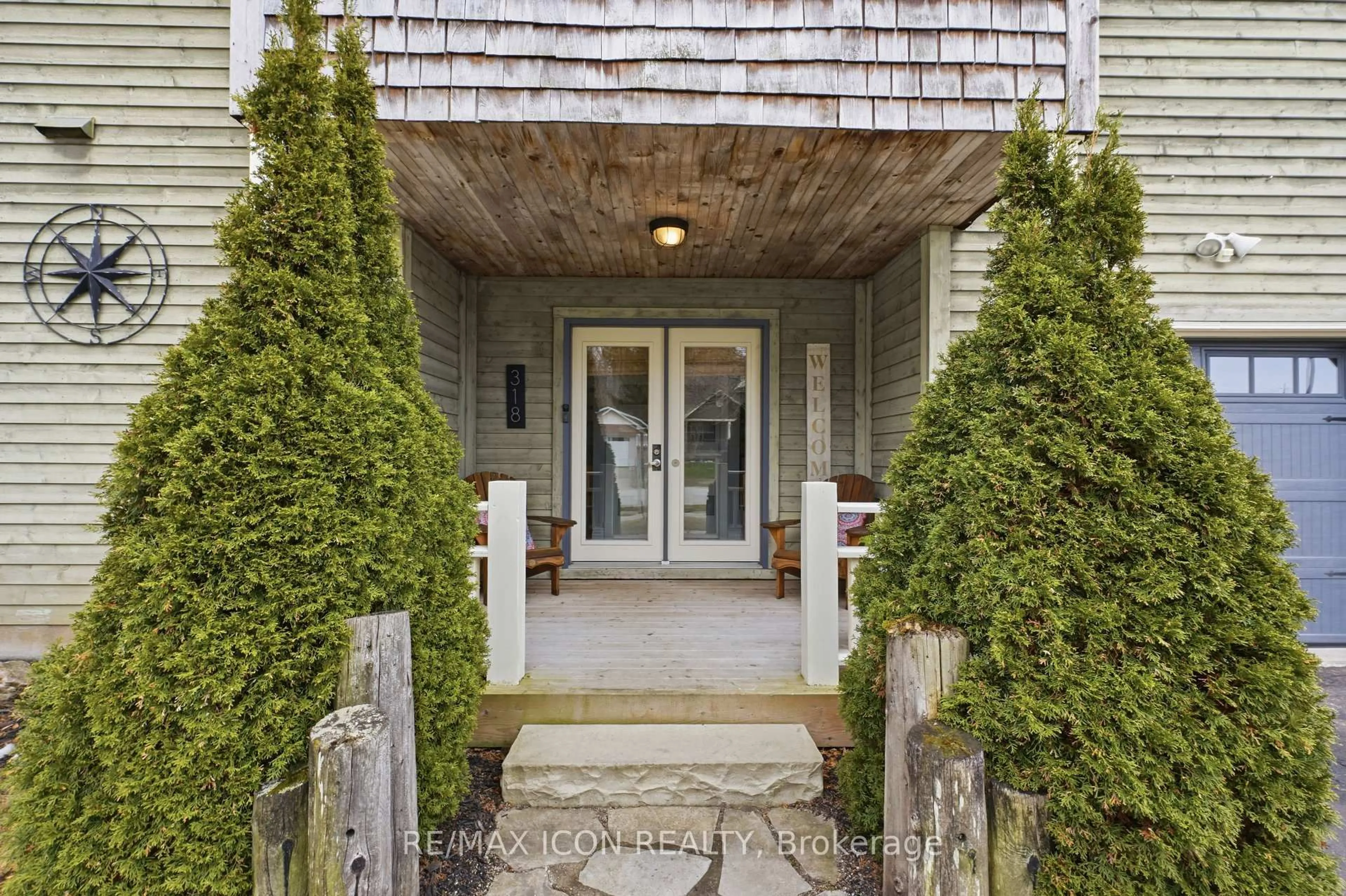Indoor entryway for 318 Selbourne Dr, Central Elgin Ontario N5L 1B1