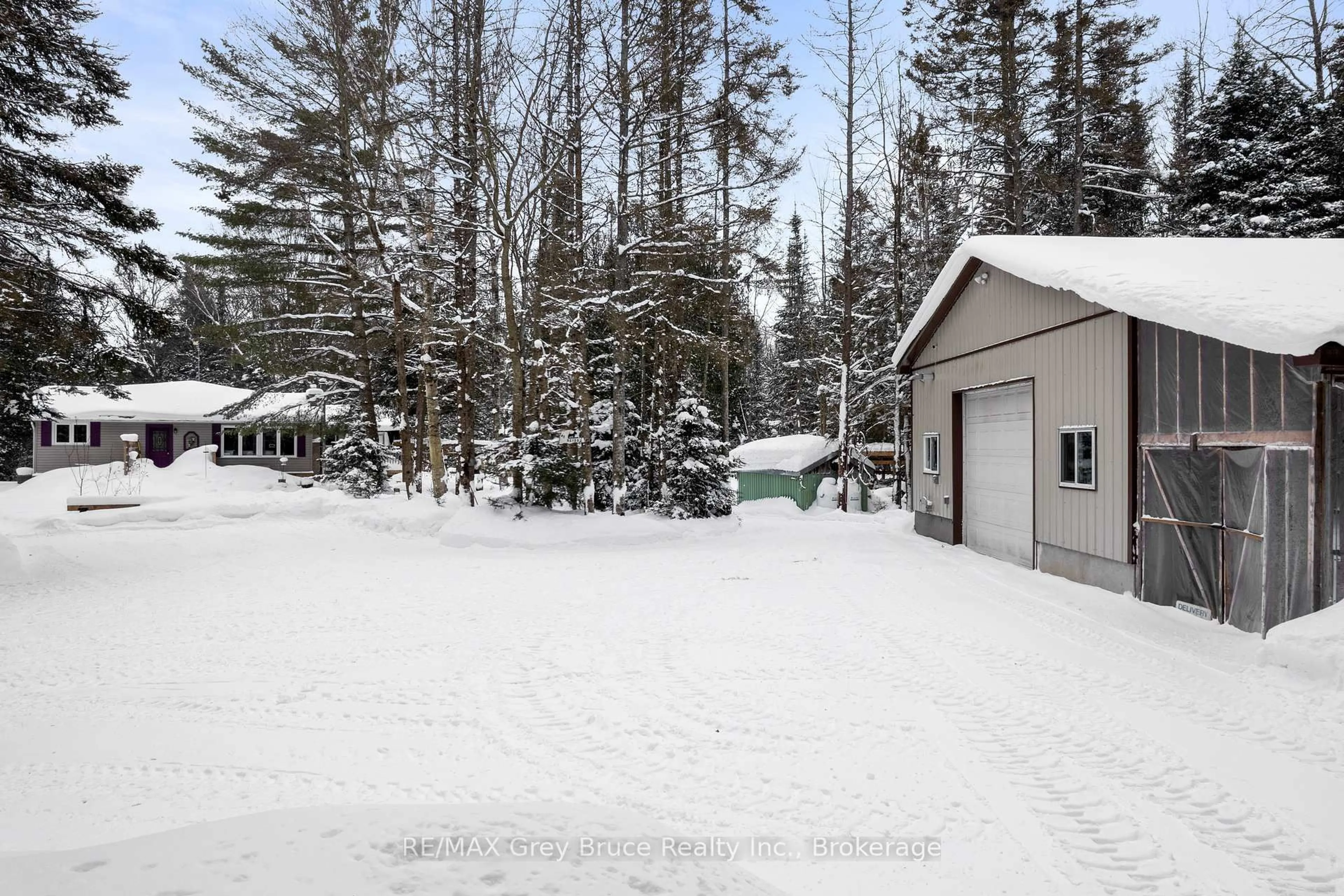 Patio, unknown for 33 WOODSTOCK Ave, Northern Bruce Peninsula Ontario N0H 2M0
