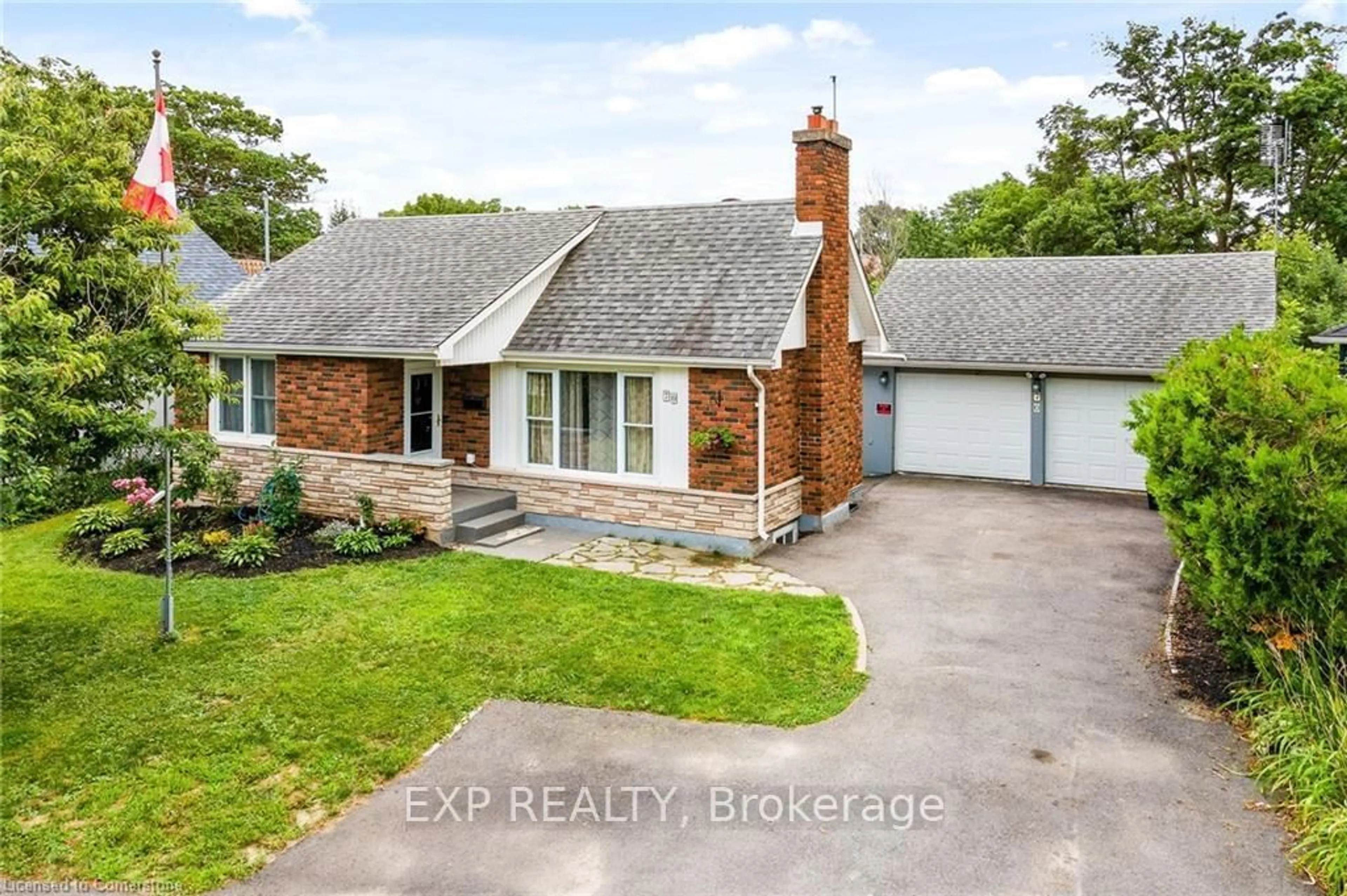 A pic from outside/outdoor area/front of a property/back of a property/a pic from drone, street for 70 Jarrow Rd, St. Catharines Ontario L2M 1B6