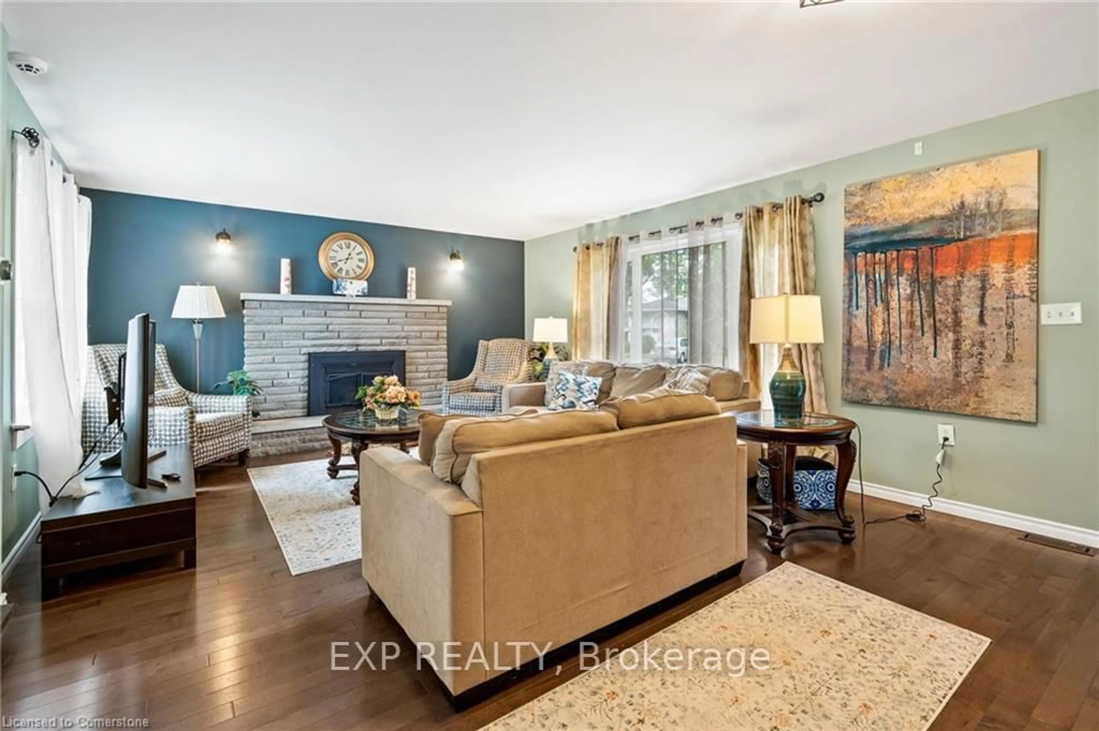 Living room with furniture, unknown for 70 Jarrow Rd, St. Catharines Ontario L2M 1B6