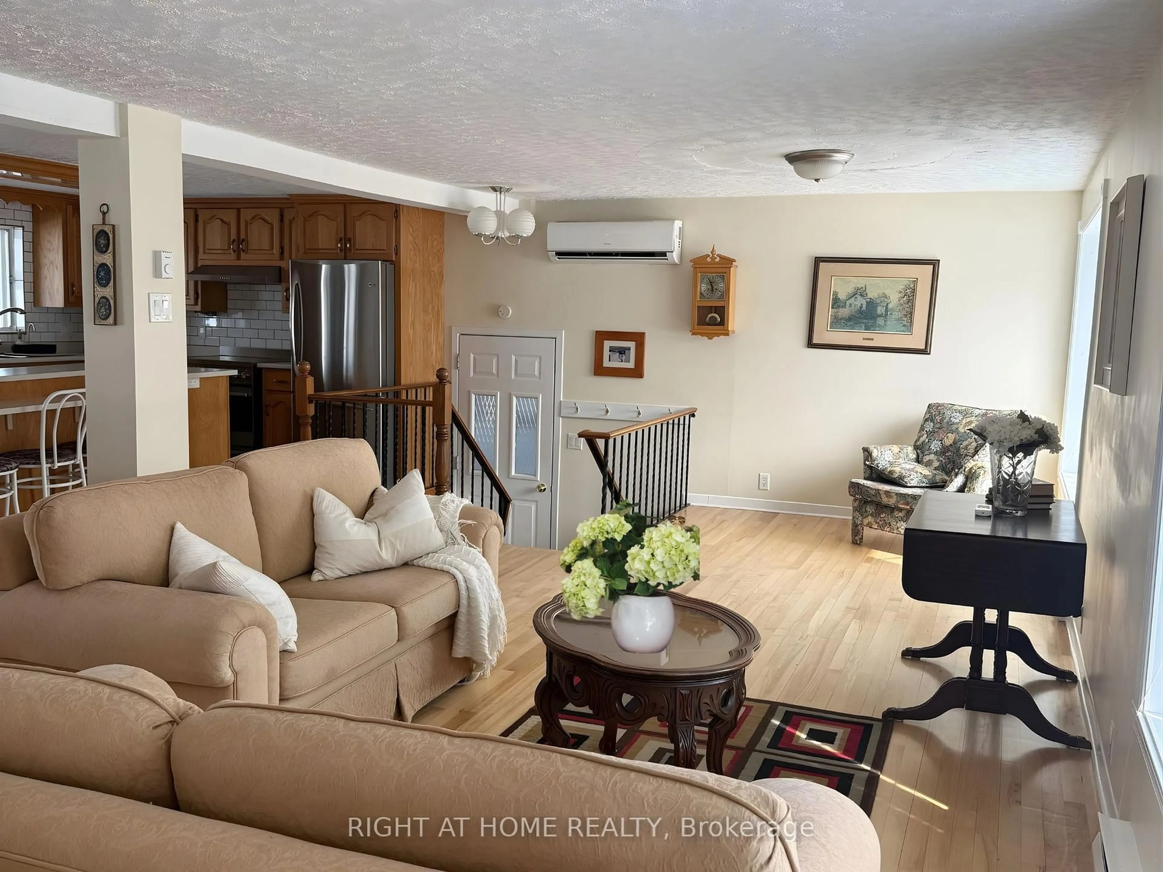 Living room with furniture, unknown for 1103 Conc 1 Alfred Rd, Alfred and Plantagenet Ontario K0B 1J0