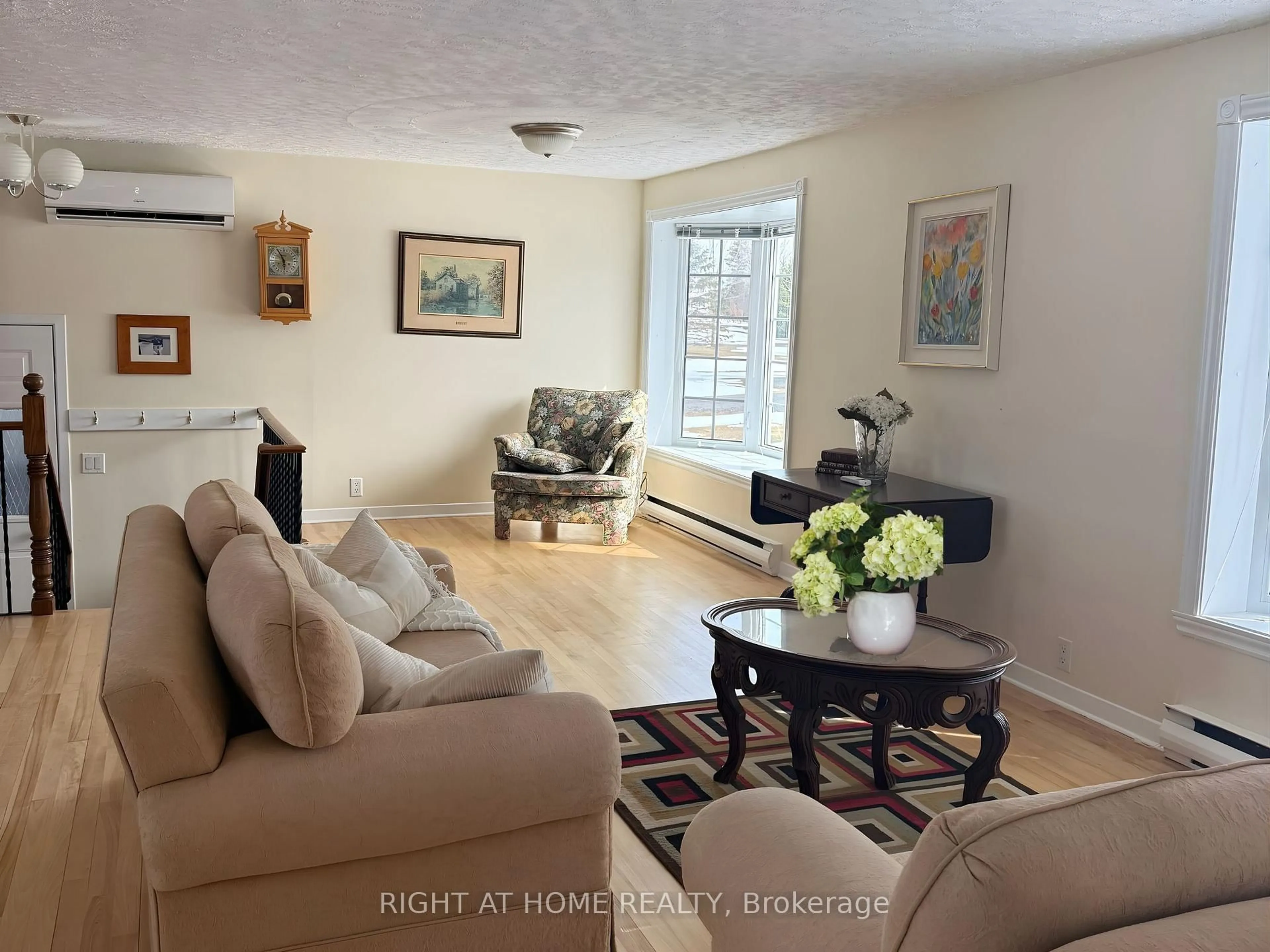 Living room with furniture, unknown for 1103 Conc 1 Alfred Rd, Alfred and Plantagenet Ontario K0B 1J0