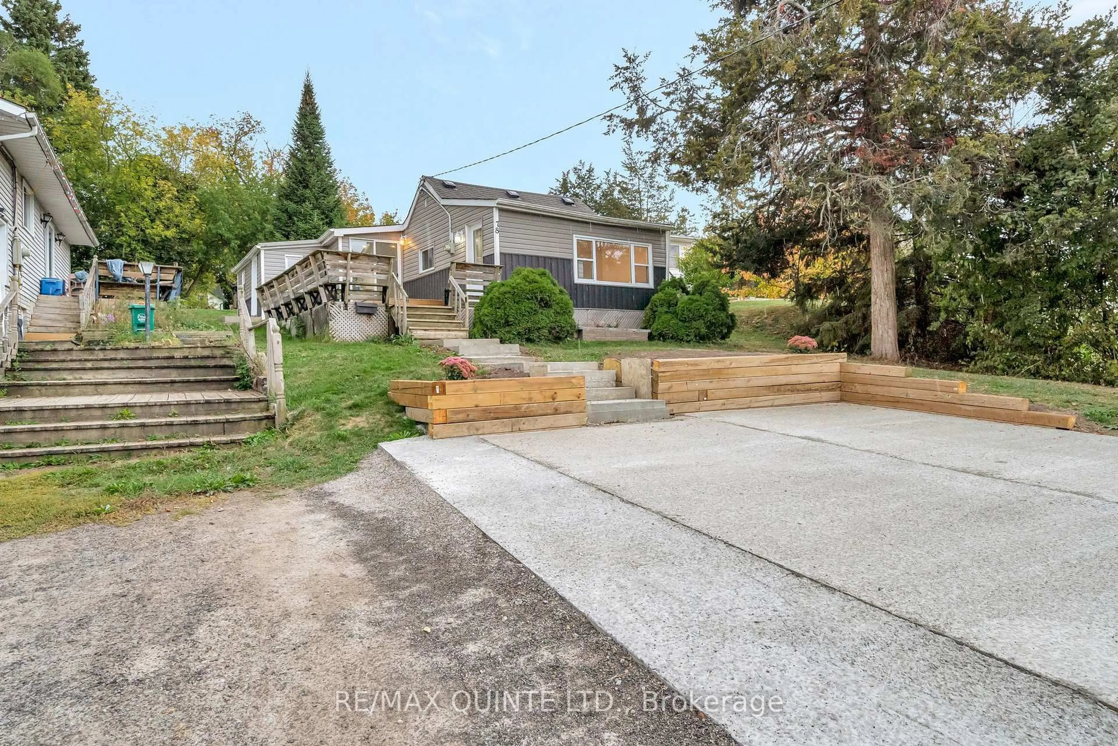 A pic from outside/outdoor area/front of a property/back of a property/a pic from drone, street for 78 WALLBRIDGE CRES Cres, Belleville Ontario K8P 1Z4