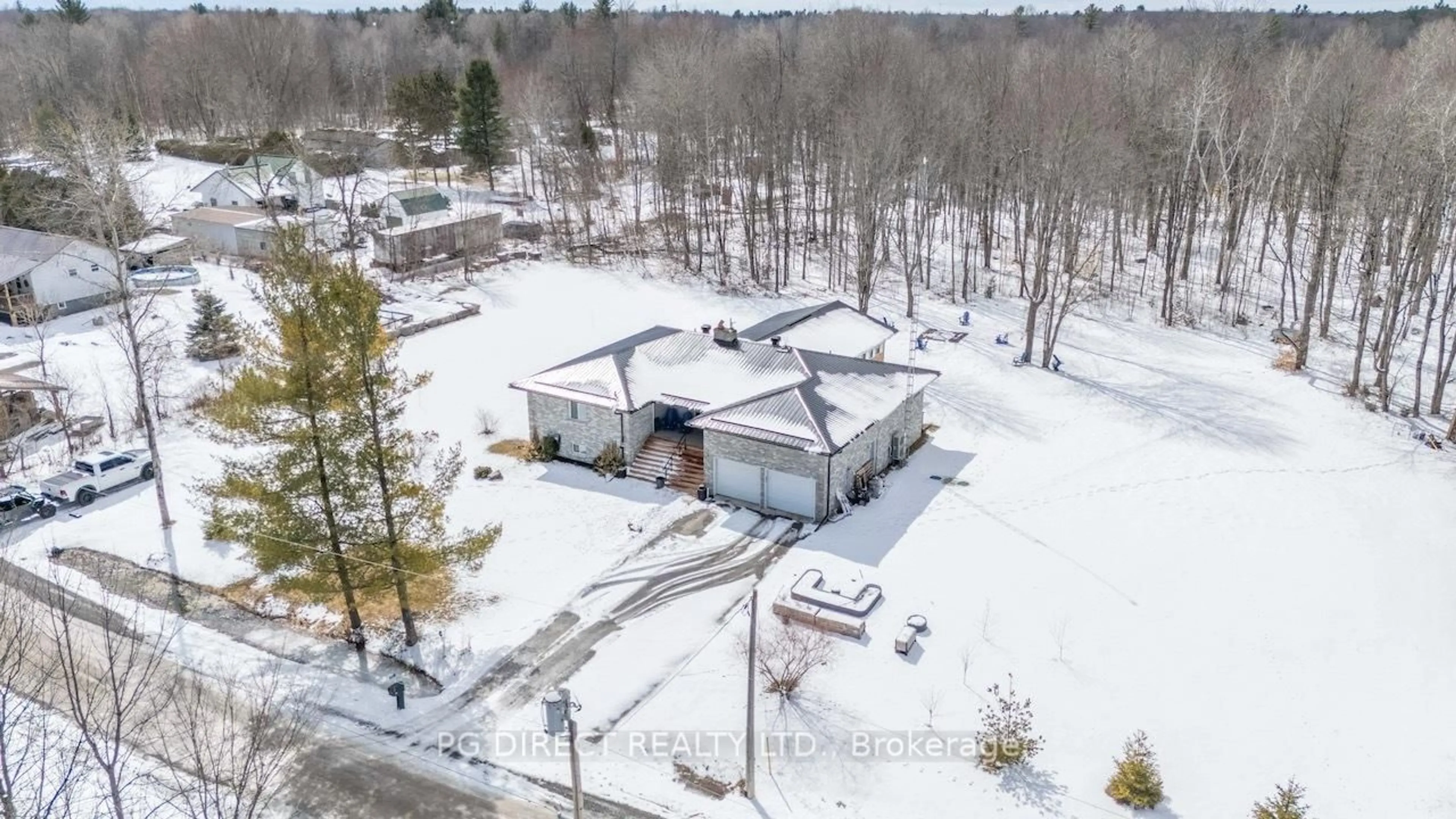 A pic from outside/outdoor area/front of a property/back of a property/a pic from drone, building for 208 Noe Rd, Edwardsburgh/Cardinal Ontario K0E 1T1