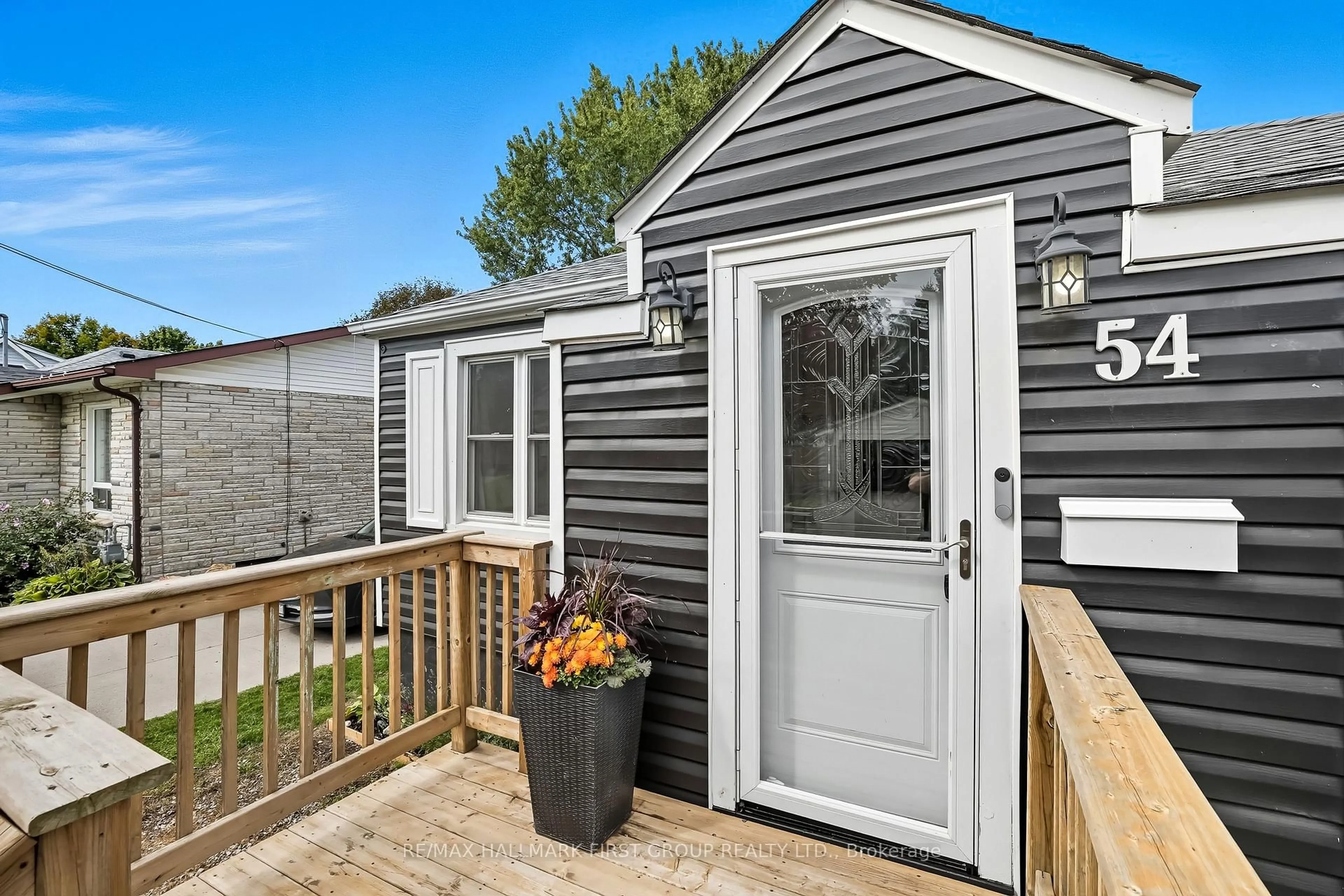 Home with vinyl exterior material, street for 54 Harcourt St, Port Hope Ontario L1A 1M4