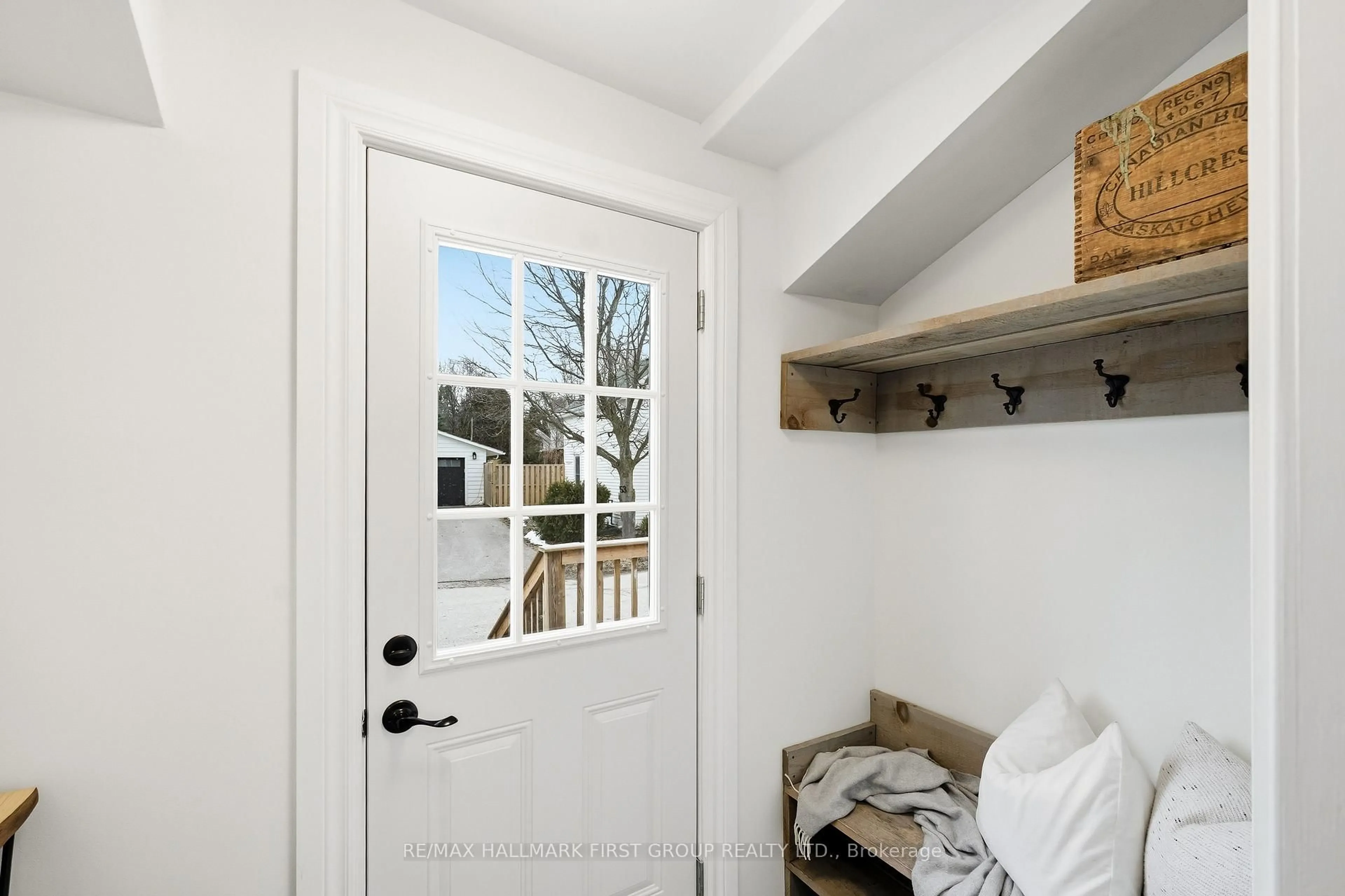 Indoor entryway for 54 Harcourt St, Port Hope Ontario L1A 1M4