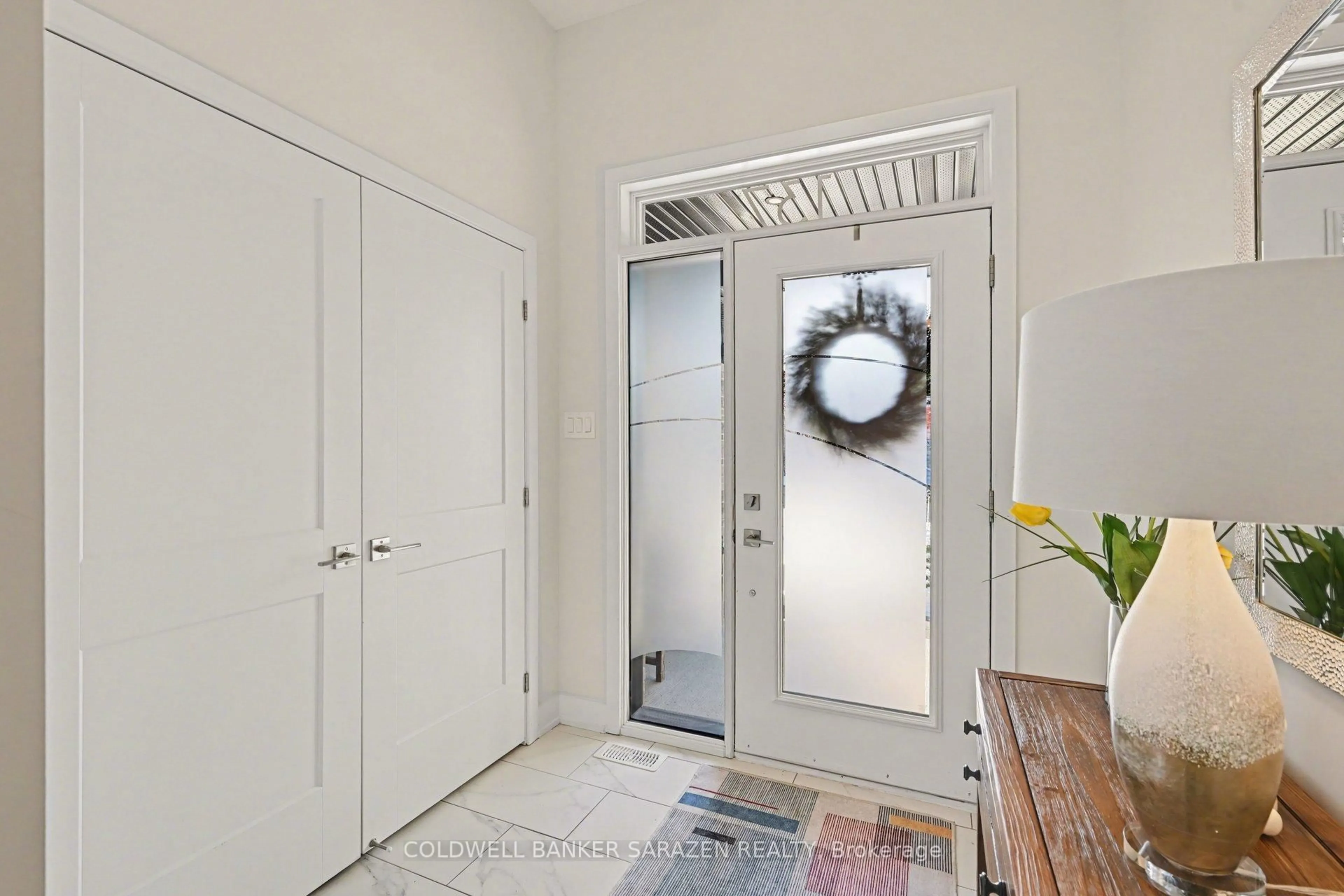 Indoor entryway for 137 Thomas St, Arnprior Ontario K7S 0J4