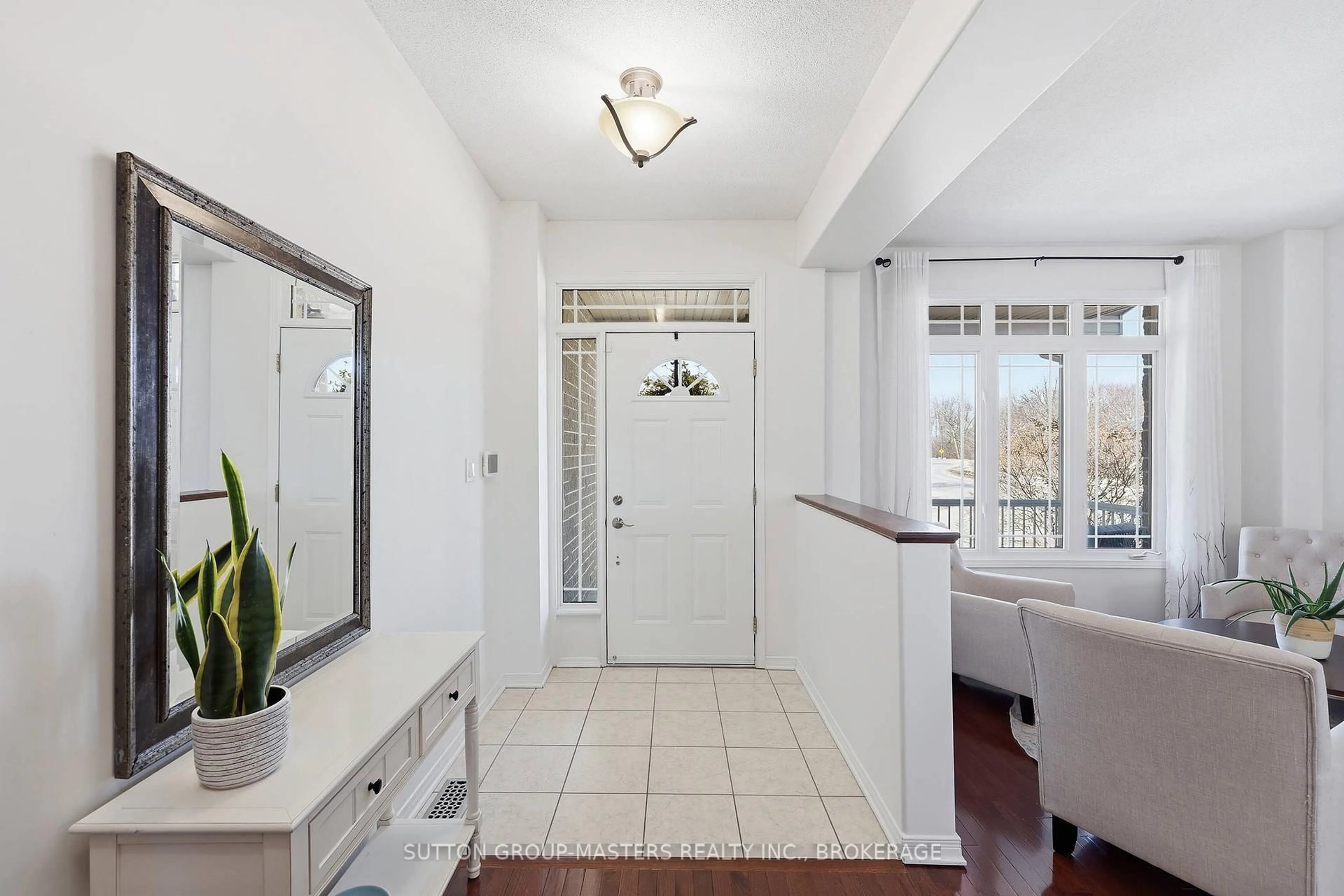 Indoor entryway for 530 Nora Crt, Kingston Ontario K7K 7L9