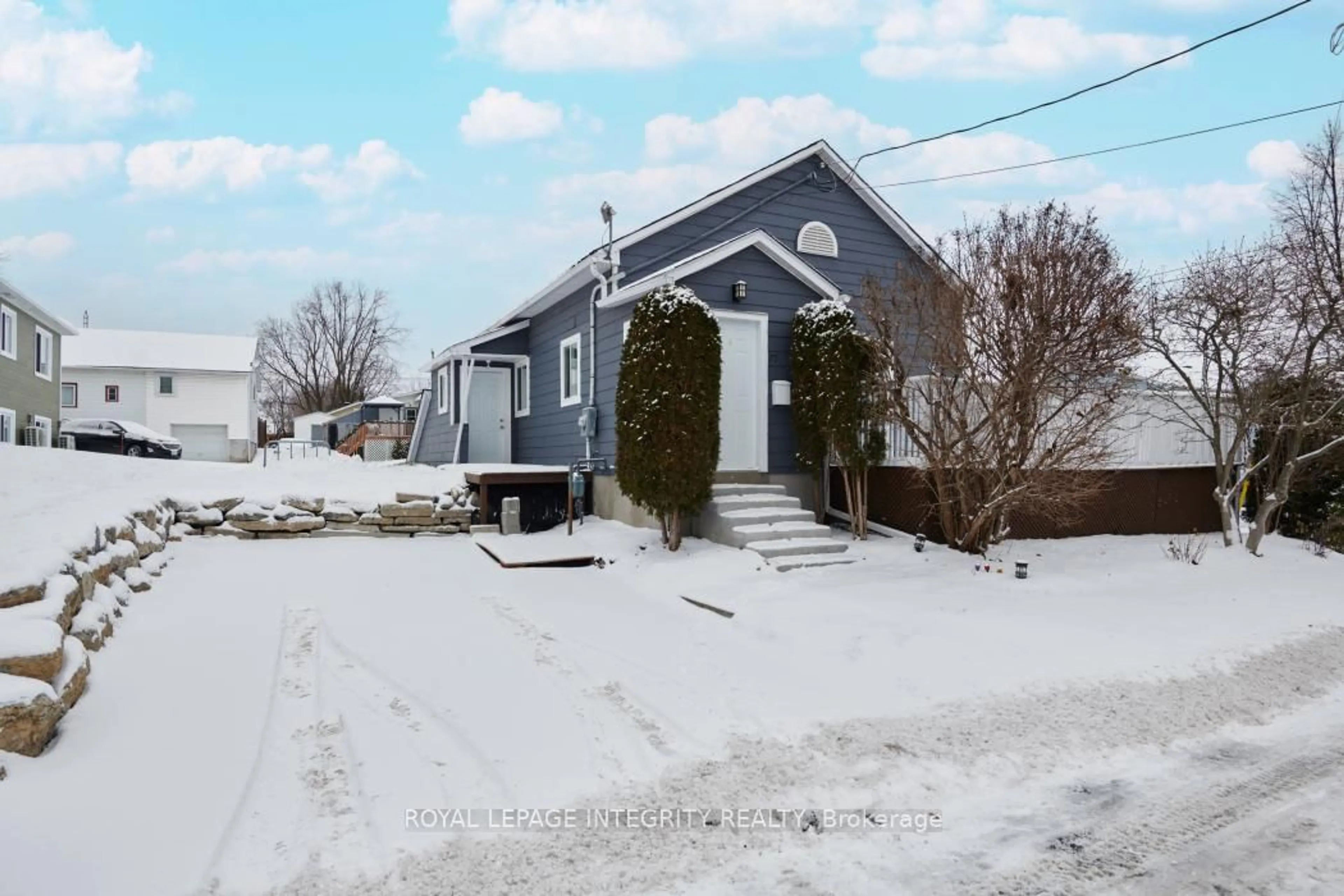A pic from outside/outdoor area/front of a property/back of a property/a pic from drone, street for 75 St. George St, North Glengarry Ontario K0C 1A0