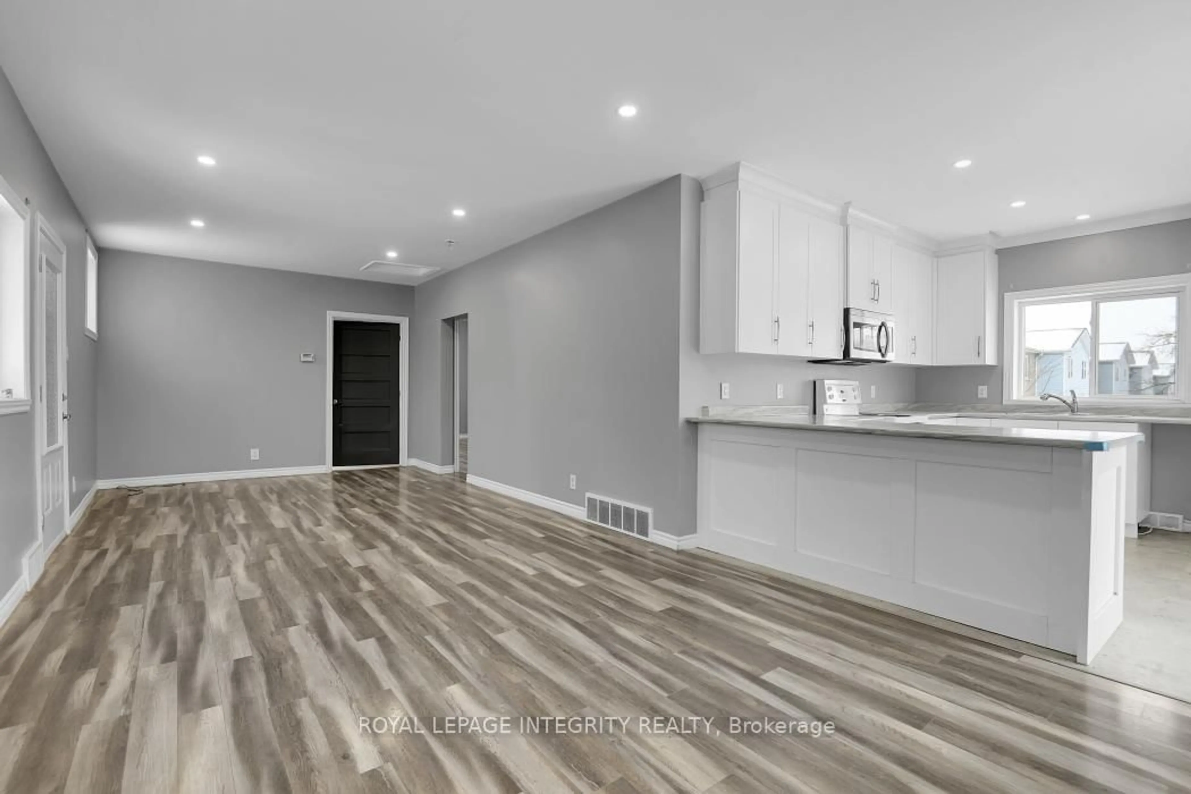 Open concept kitchen, wood/laminate floor for 75 St. George St, North Glengarry Ontario K0C 1A0