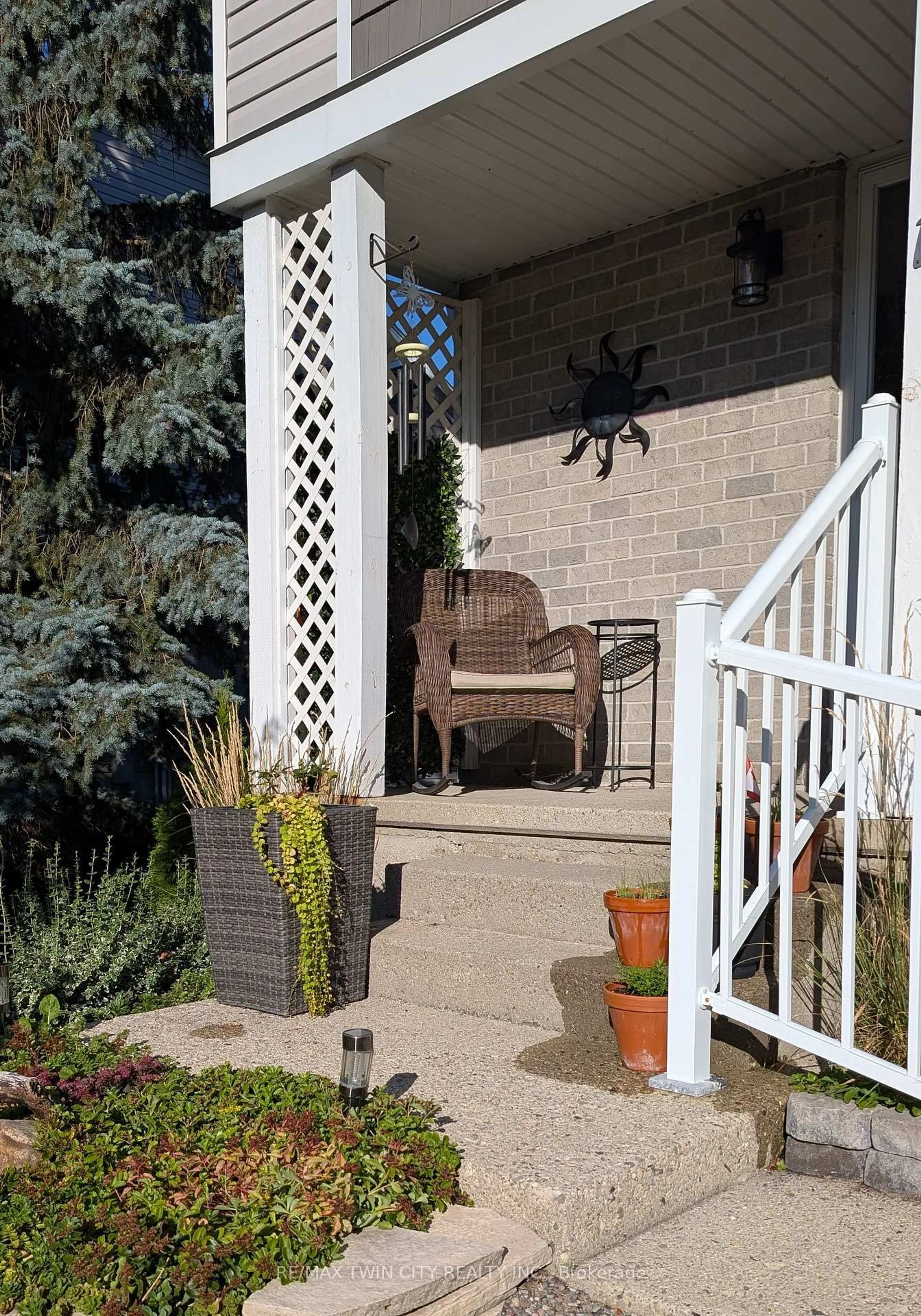Patio, street for 54 Green Valley Dr #12, Kitchener Ontario N2P 1Z9