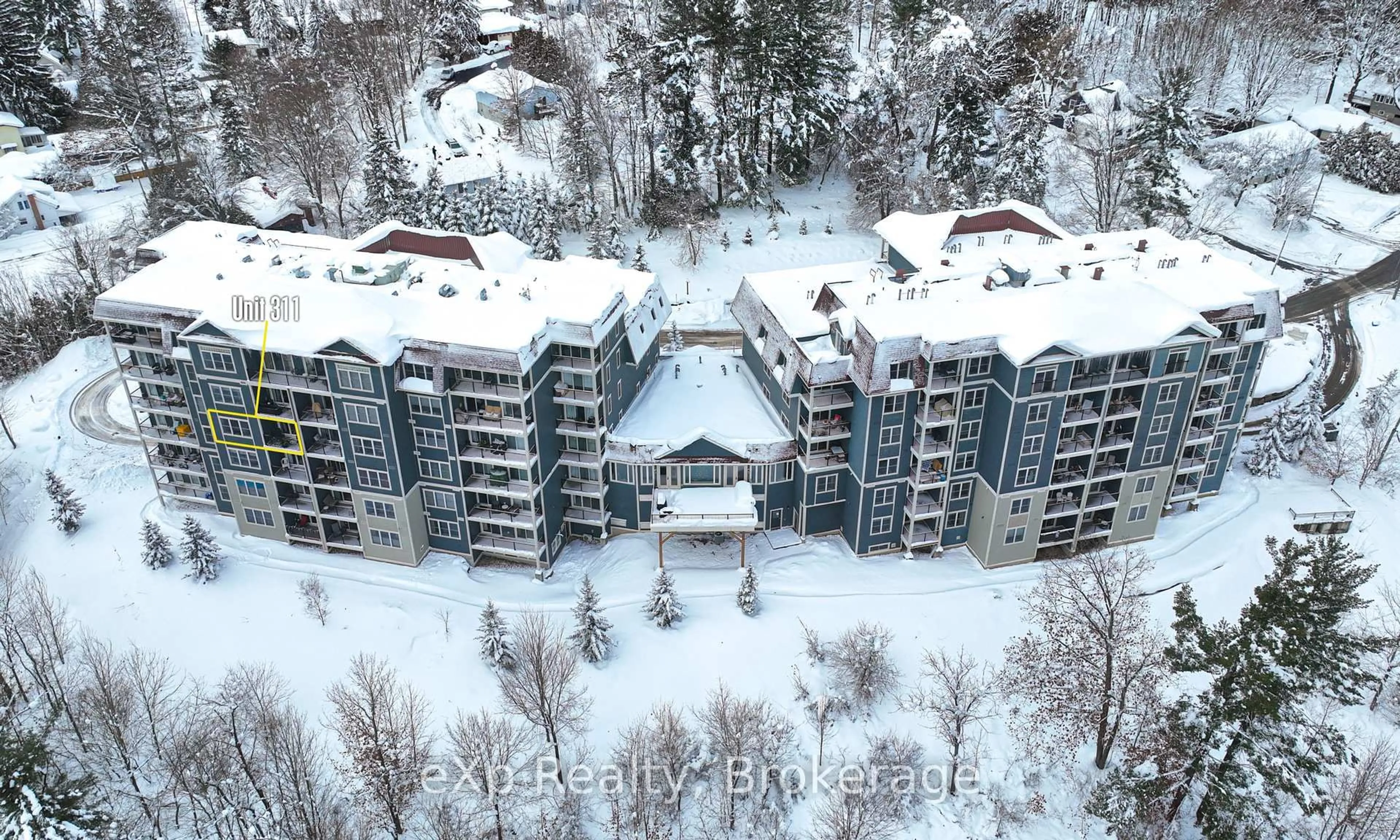 A pic from outside/outdoor area/front of a property/back of a property/a pic from drone, building for 10 Kimberley Ave #B/311, Bracebridge Ontario P1L 0A6