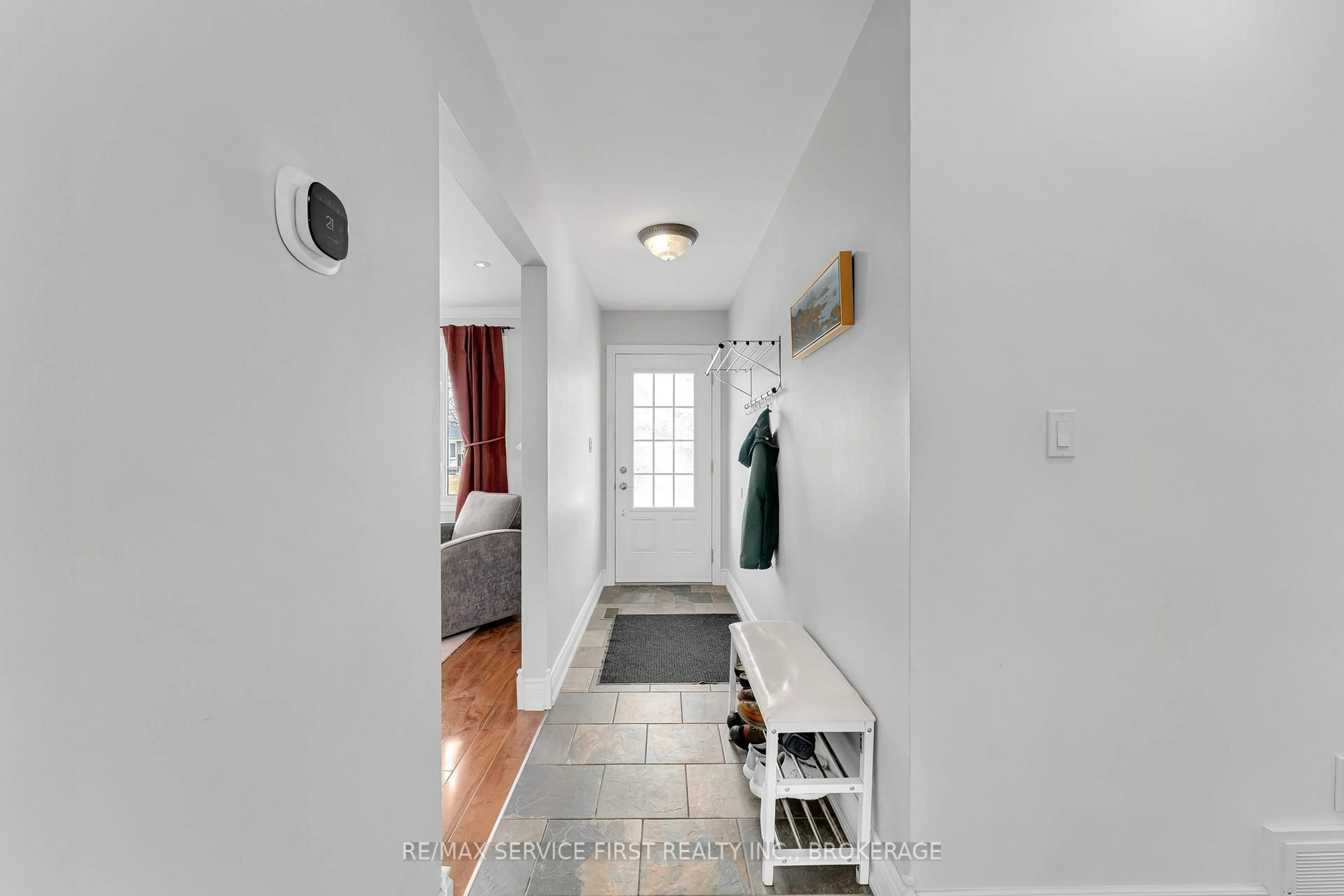 Indoor entryway for 116 Cairn Grve, Kingston Ontario K7M 4B9