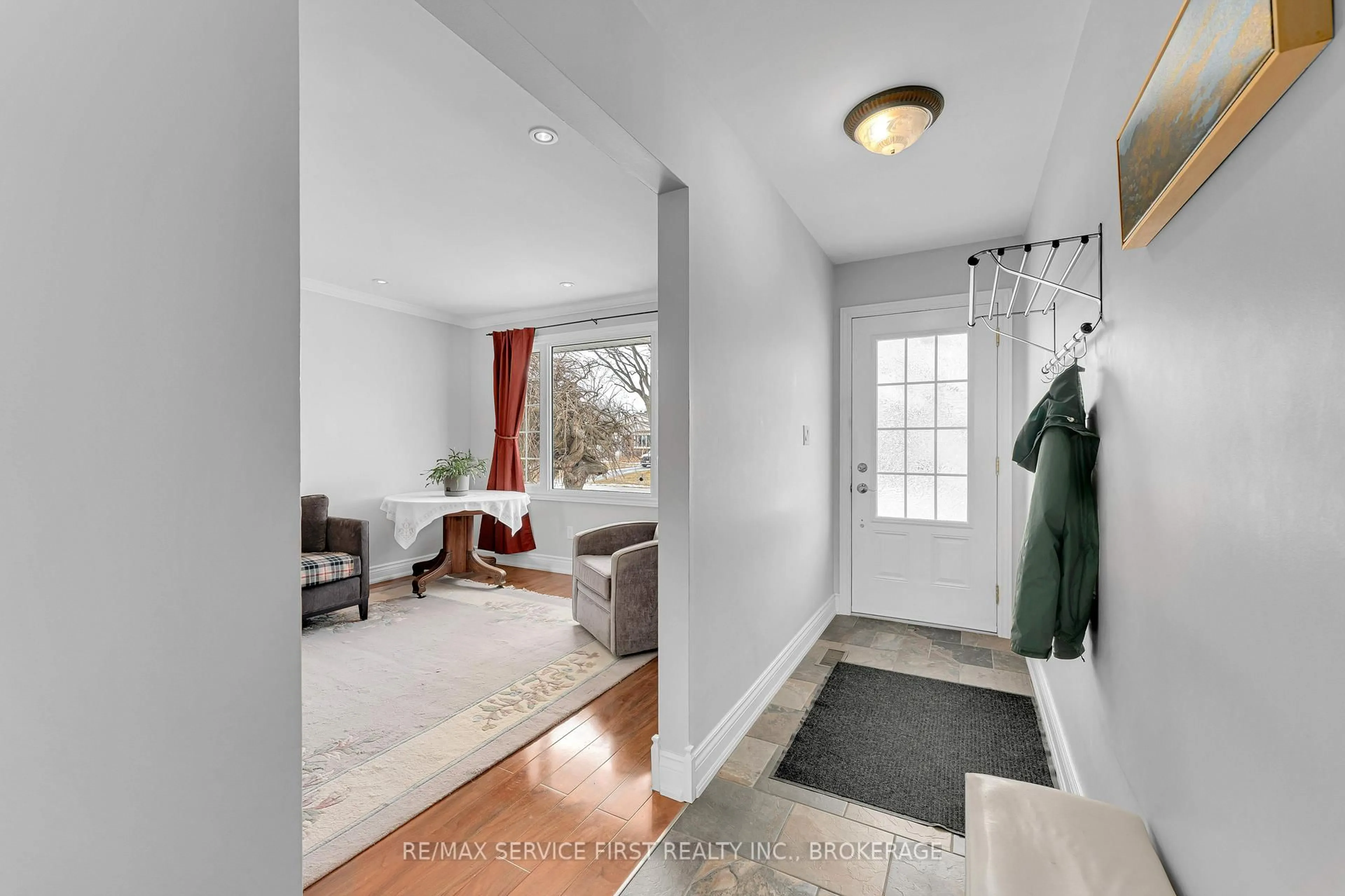 Indoor entryway for 116 Cairn Grve, Kingston Ontario K7M 4B9