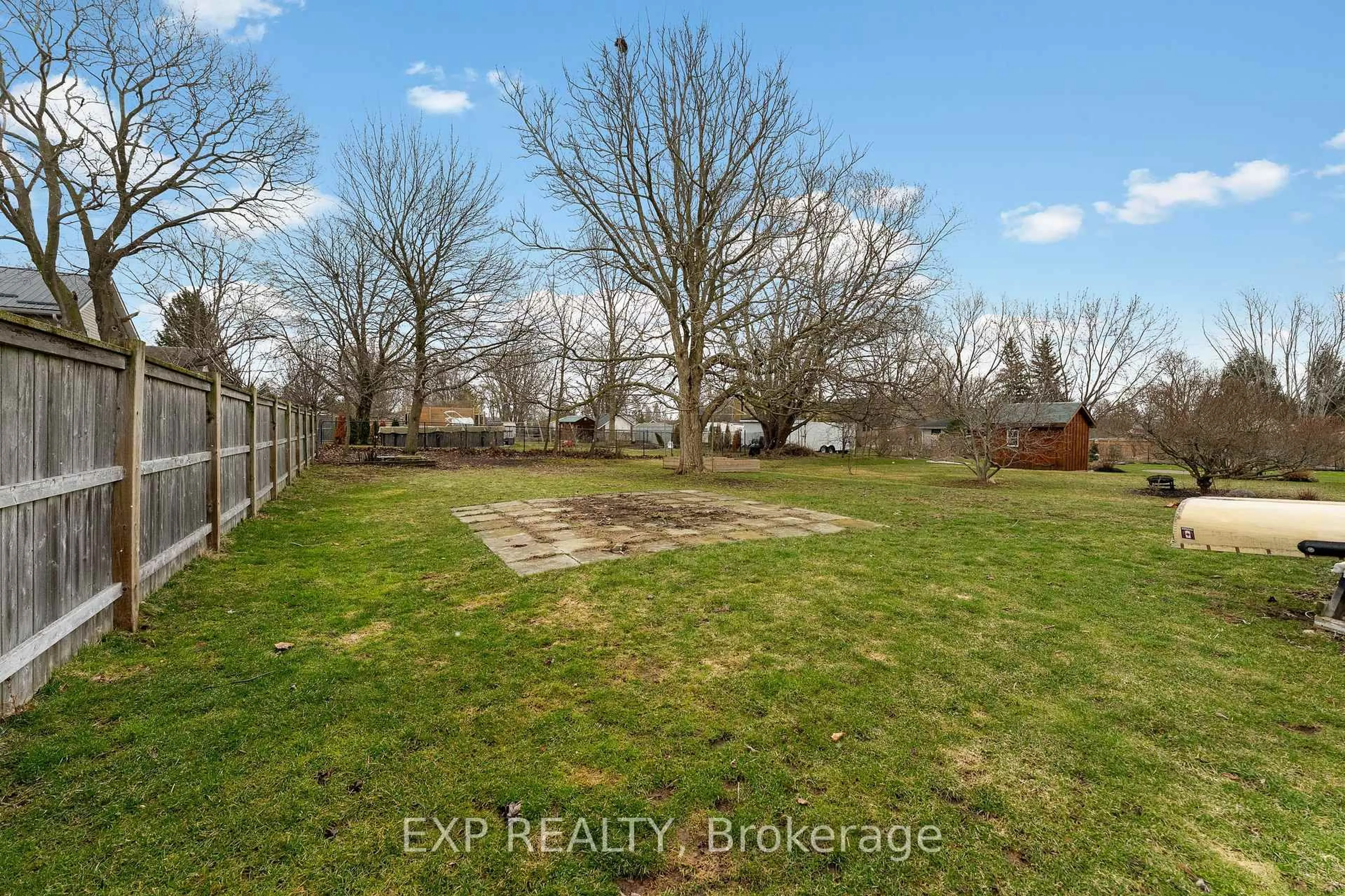 A pic from outside/outdoor area/front of a property/back of a property/a pic from drone, water/lake/river/ocean view for 216 Ridge Rd, Fort Erie Ontario L0S 1B0