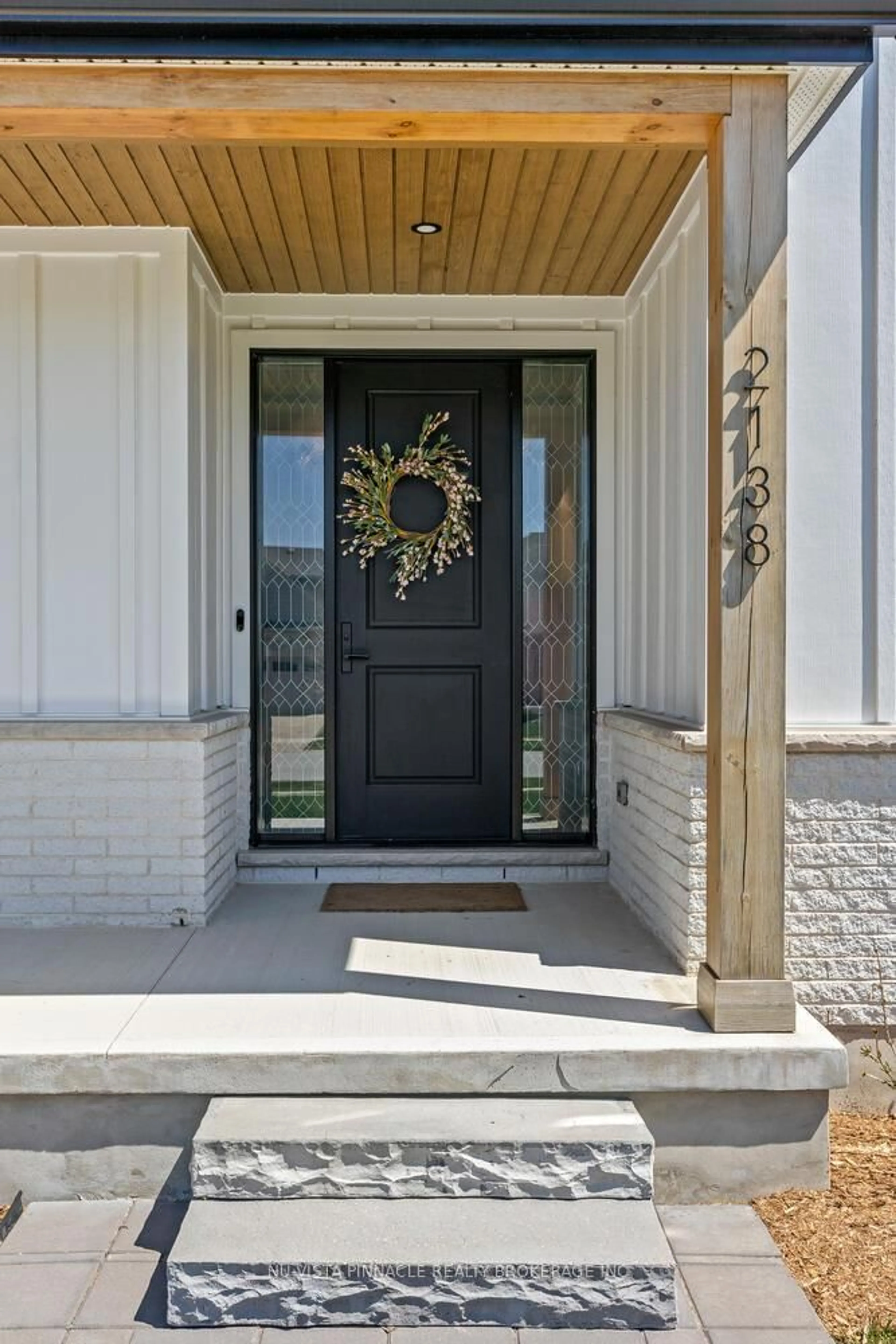 Indoor entryway for 2138 Wallingford Ave, London North Ontario N6G 0E6