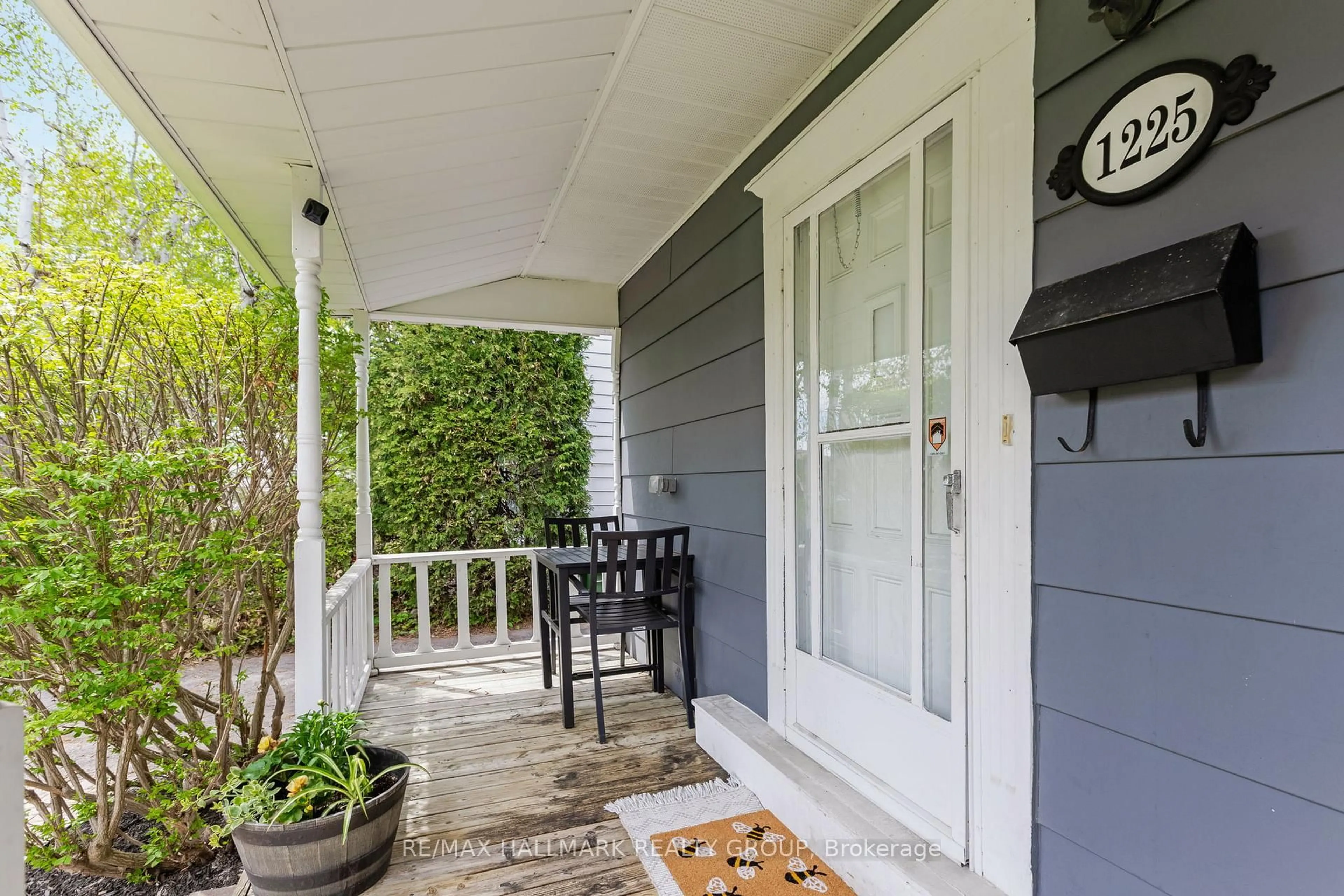 Patio, street for 1225 Foxbar Ave, Ottawa Ontario K1V 6V4