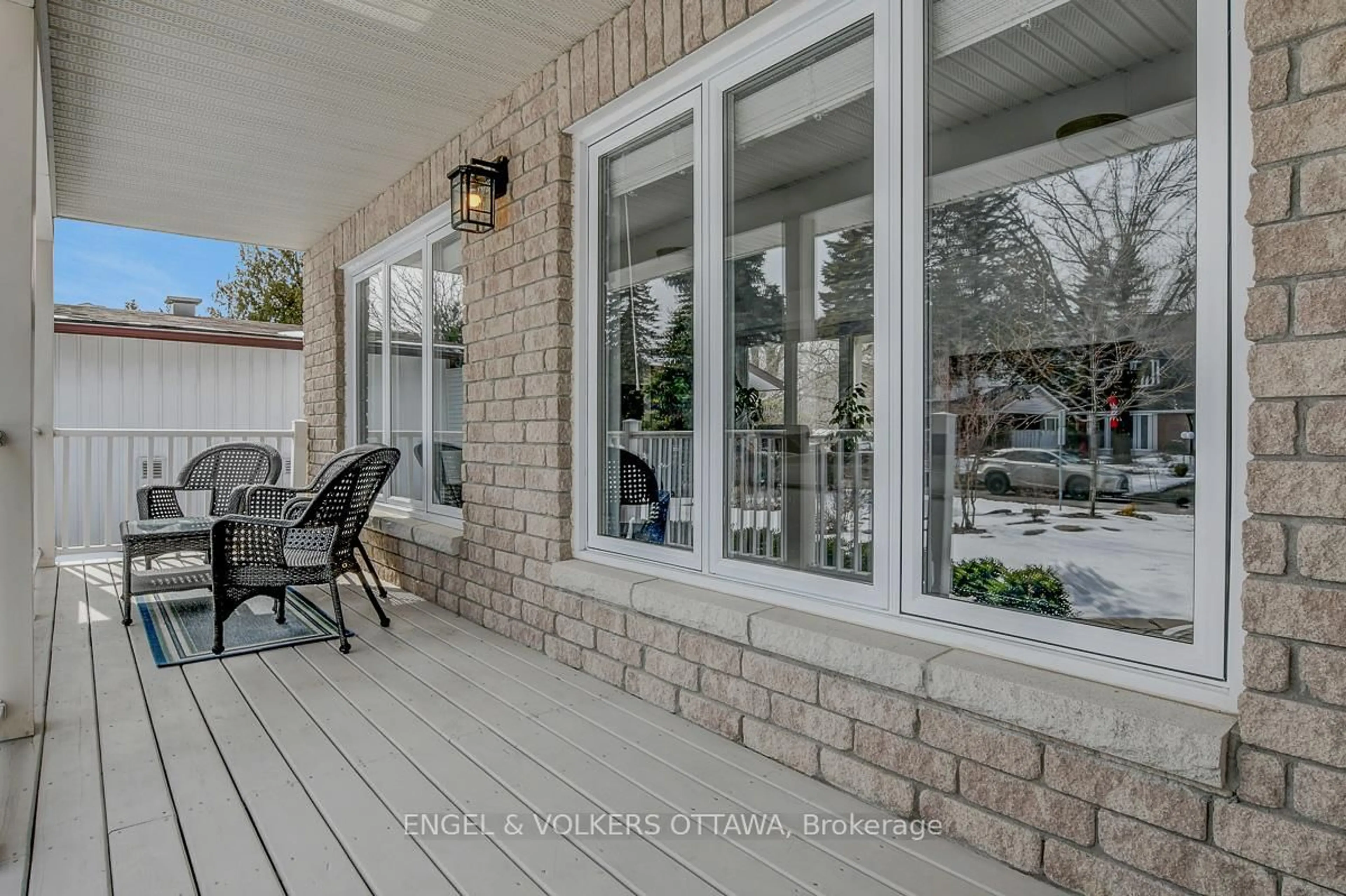 Unknown for 34 Sioux Cres, Ottawa Ontario K2H 7E5