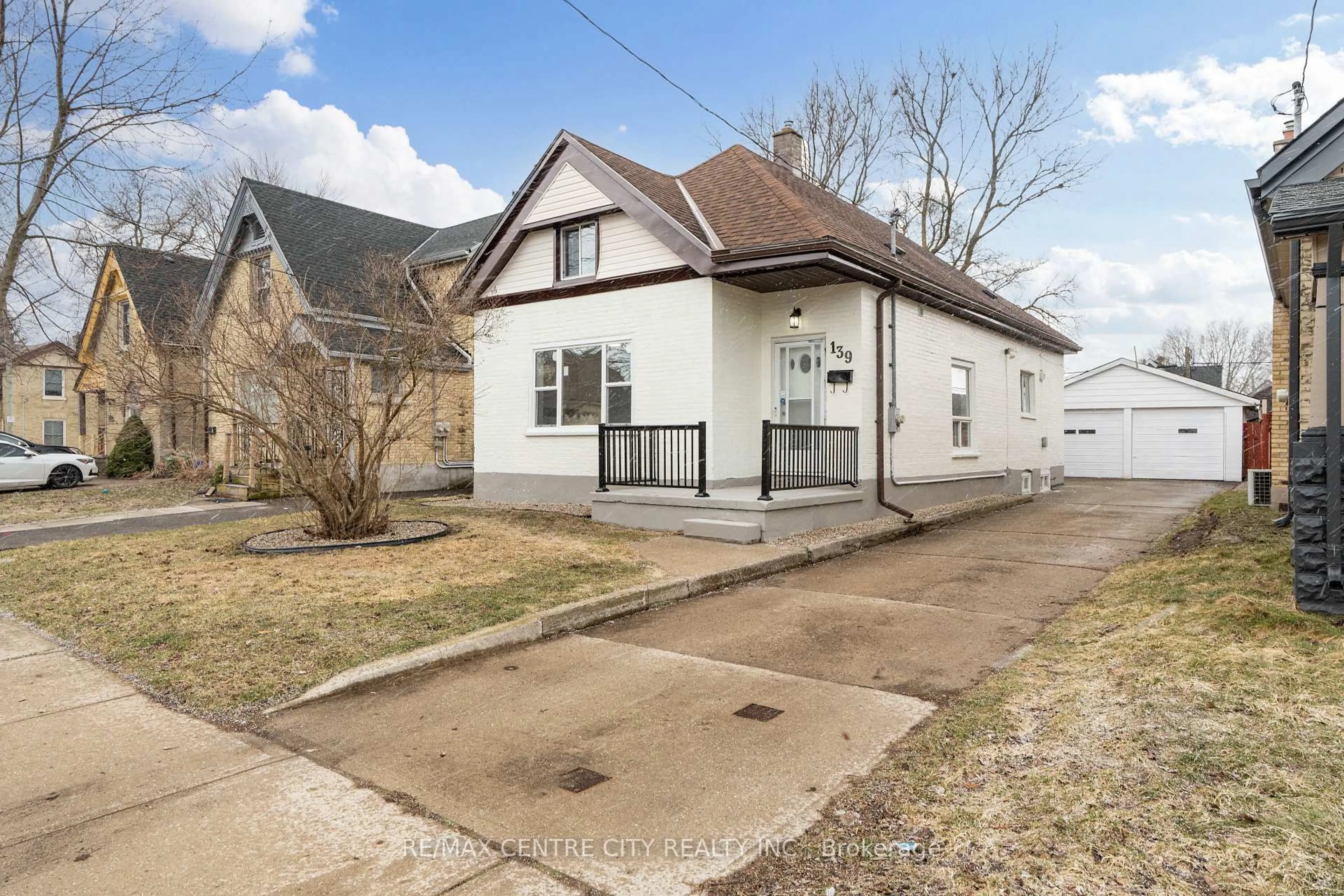 A pic from outside/outdoor area/front of a property/back of a property/a pic from drone, street for 139 Mamelon St, London East Ontario N5Z 1Y2