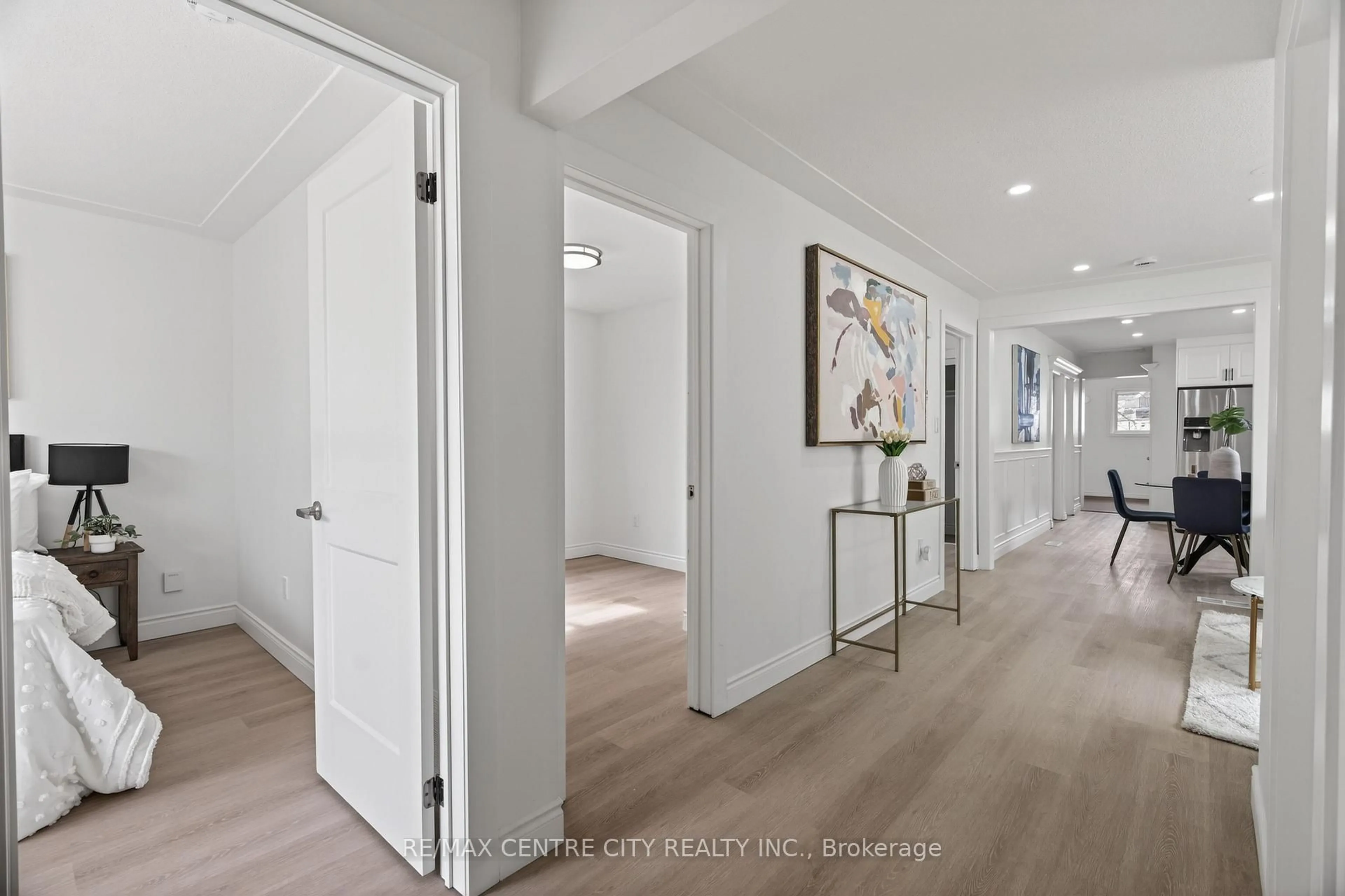 Indoor entryway for 139 Mamelon St, London East Ontario N5Z 1Y2