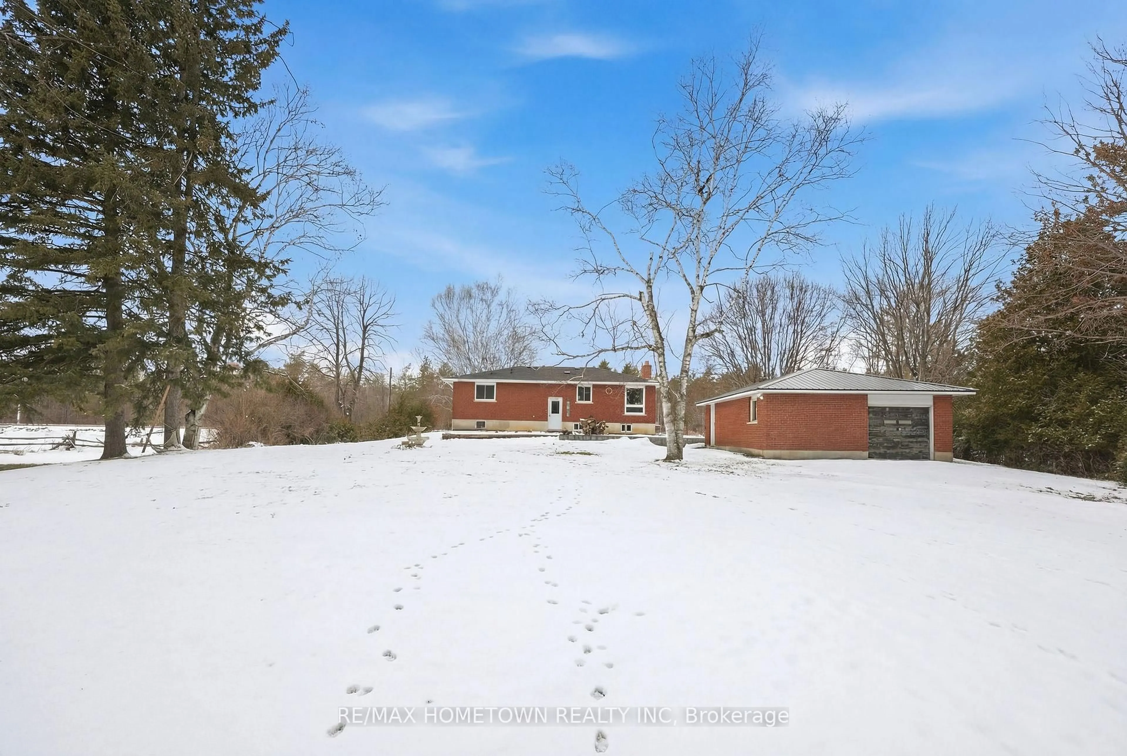 A pic from outside/outdoor area/front of a property/back of a property/a pic from drone, unknown for 11437 County Road 7 Rd, Elizabethtown-Kitley Ontario K0G 1R0