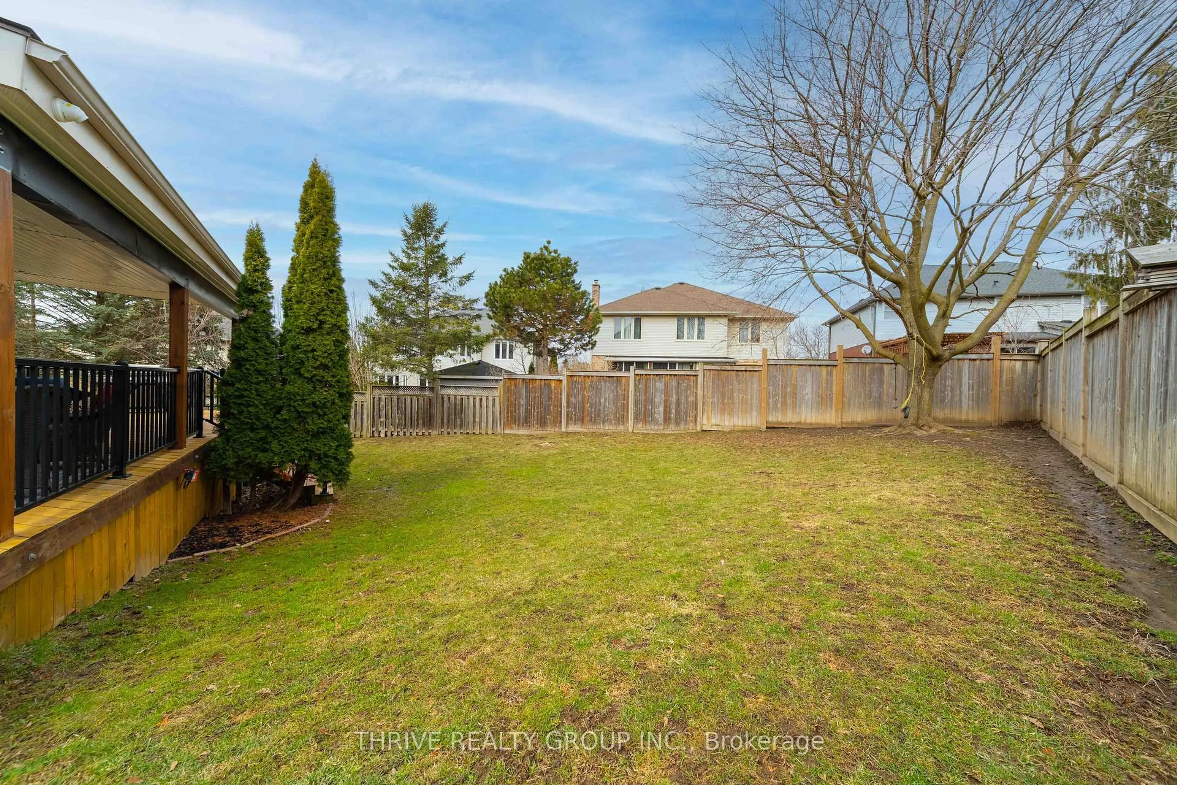 A pic from outside/outdoor area/front of a property/back of a property/a pic from drone, unknown for 79 Trellis Cres, London South Ontario N6K 4H2