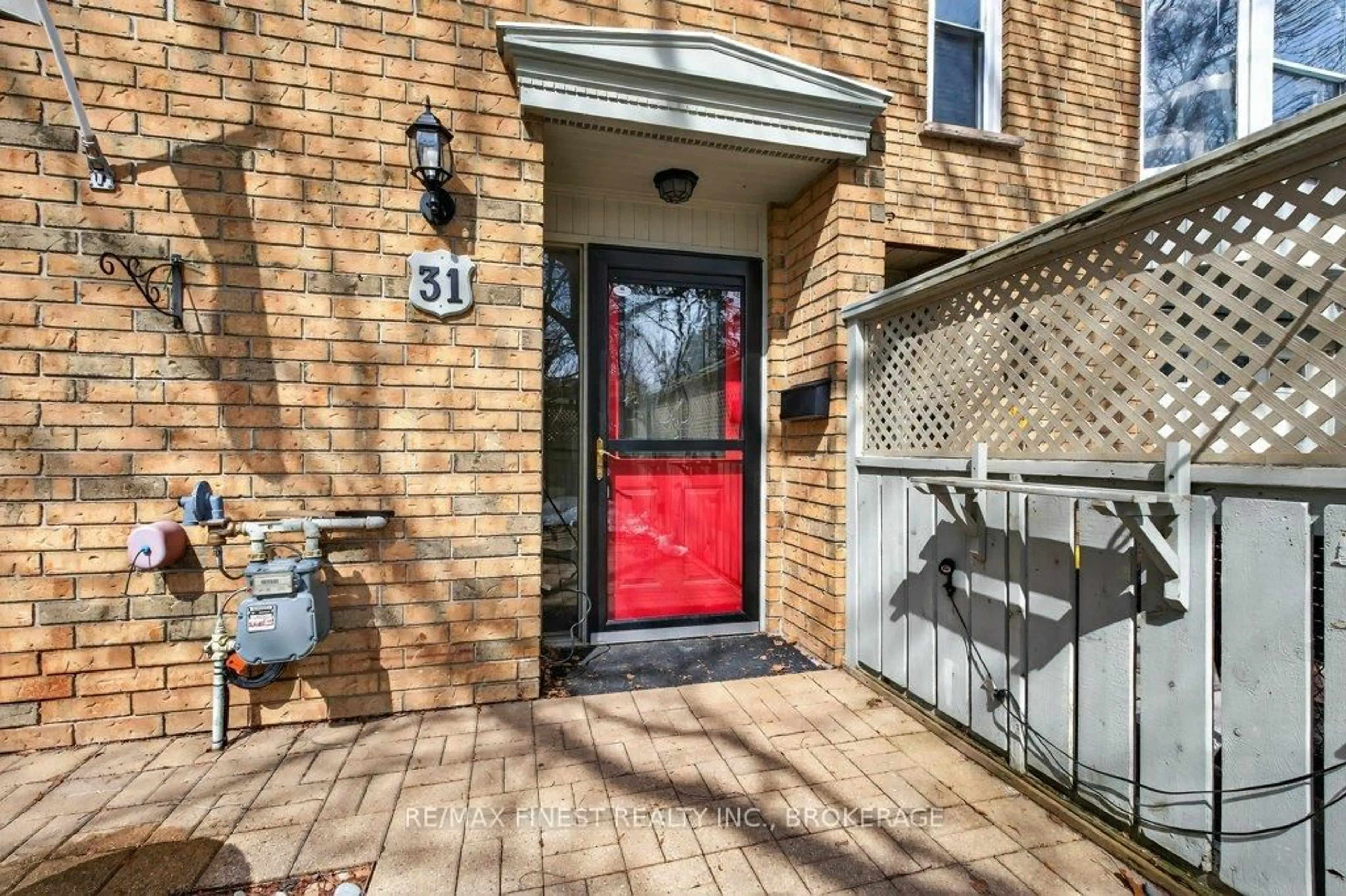 Indoor entryway for 31 Limeridge Dr, Kingston Ontario K7K 6M3