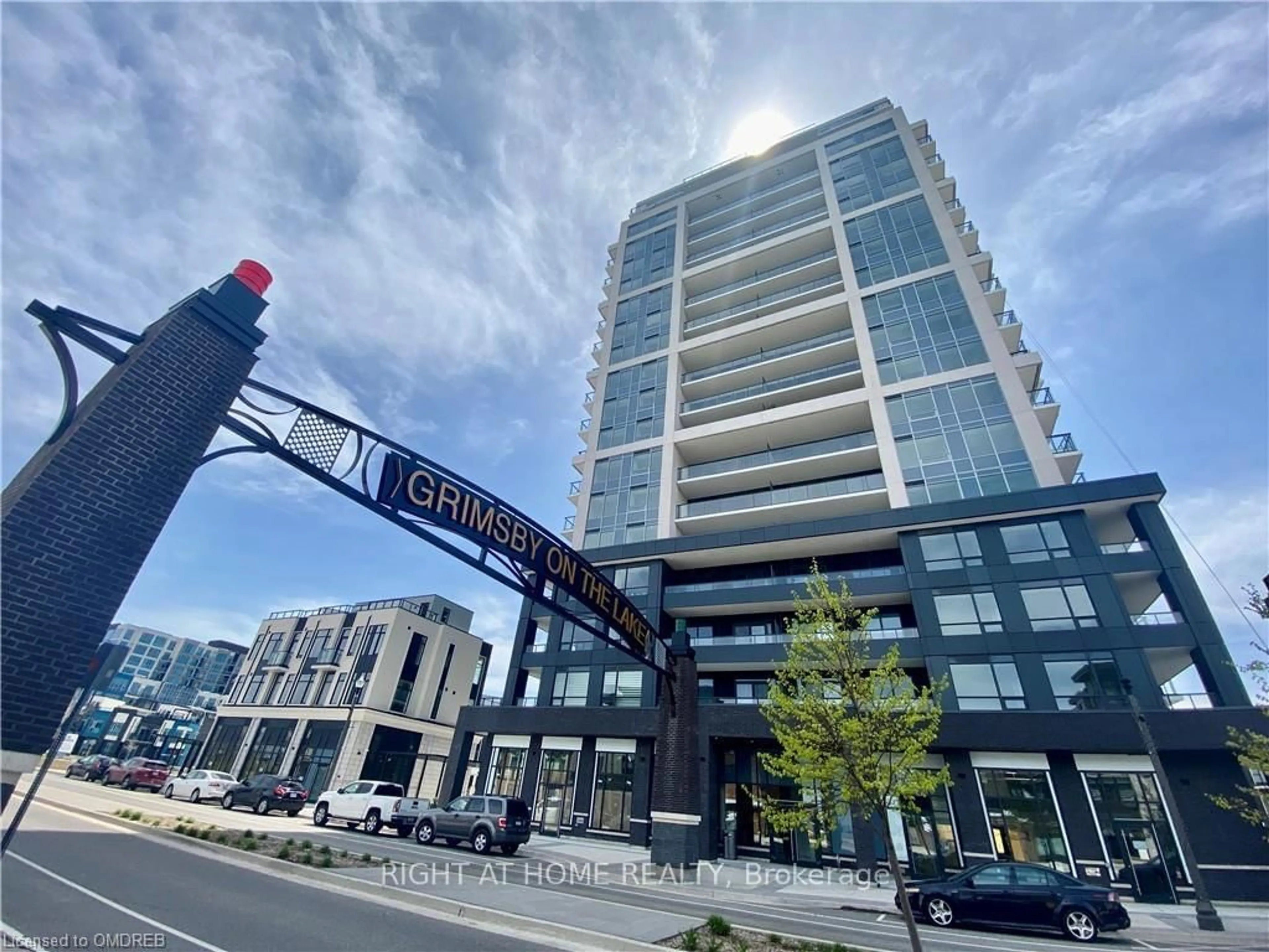 Indoor foyer for 385 Winston Rd #1103, Grimsby Ontario L3M 0J3