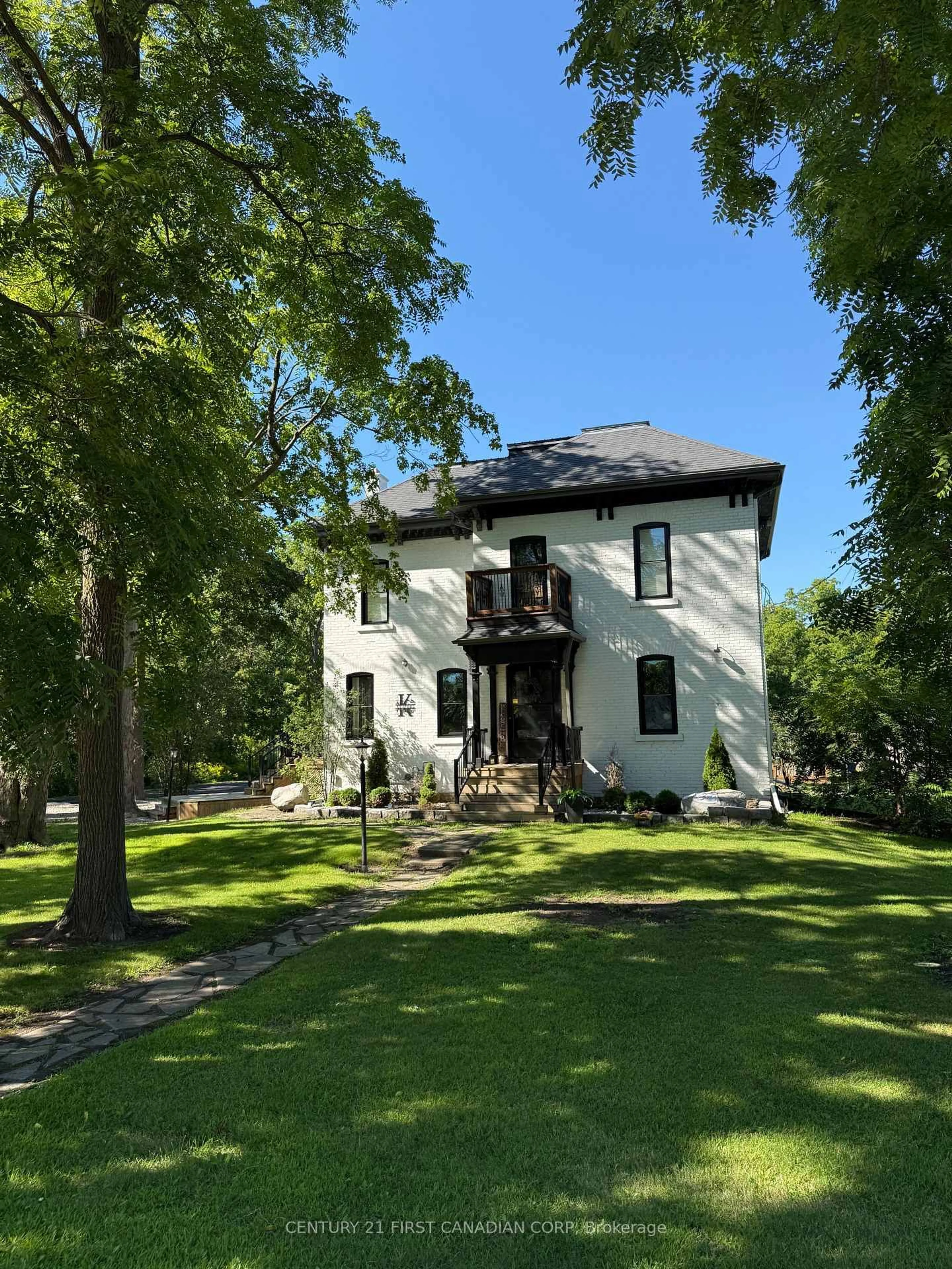 A pic from outside/outdoor area/front of a property/back of a property/a pic from drone, street for 46254 New Sarum Line, Central Elgin Ontario N5P 3S7