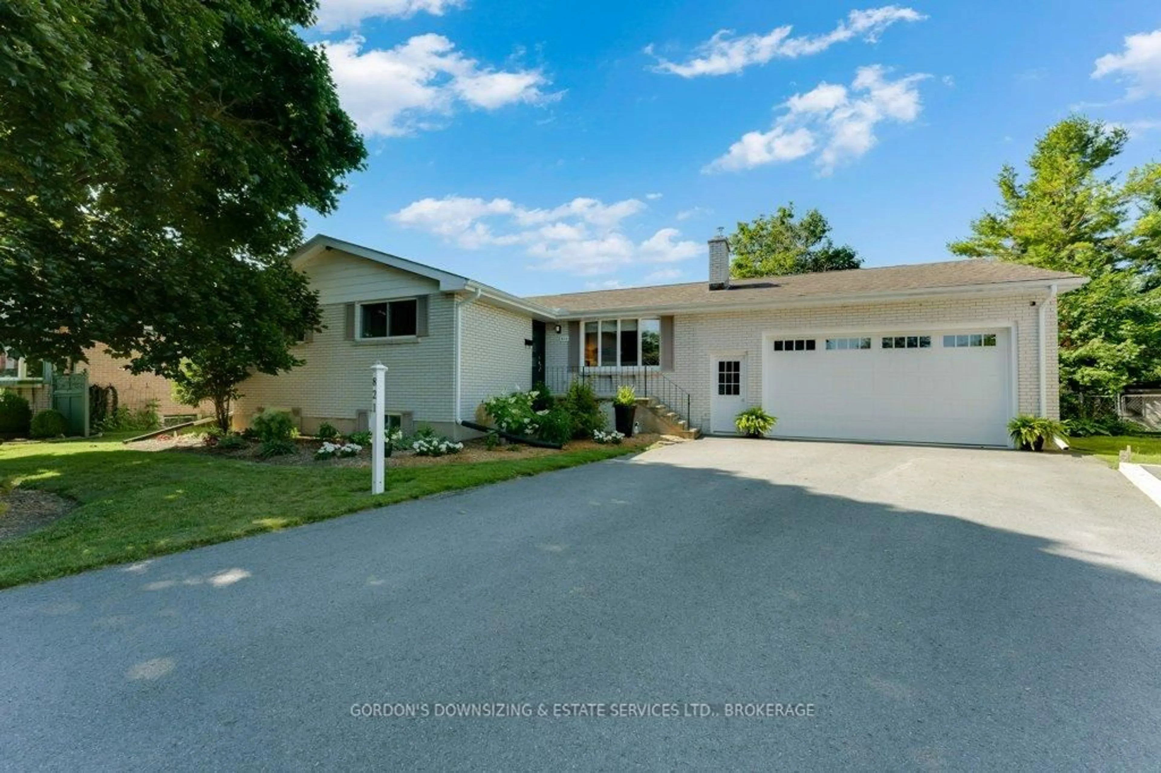 A pic from outside/outdoor area/front of a property/back of a property/a pic from drone, street for 821 Haverhill Dr, Kingston Ontario K7M 4V1