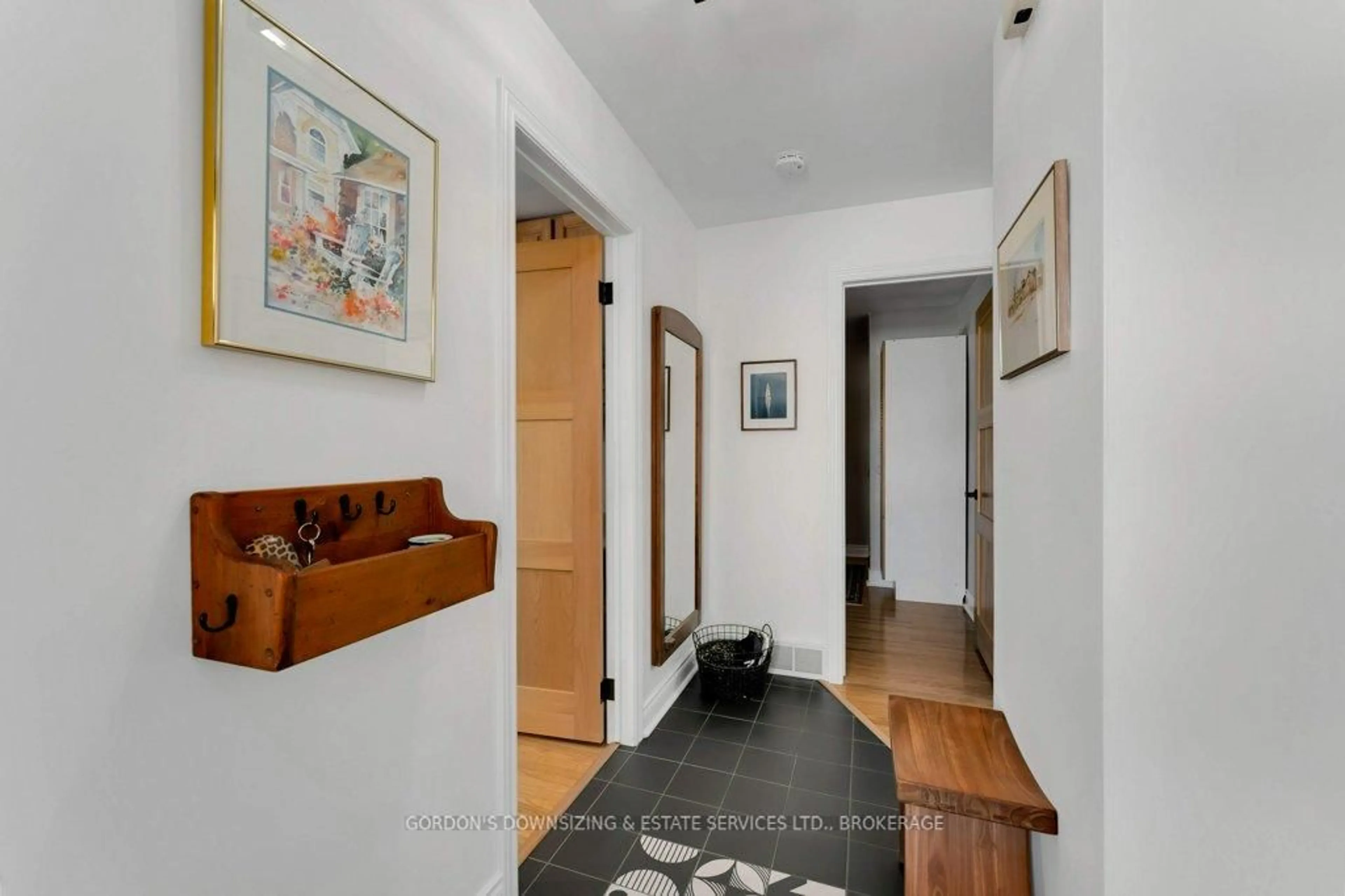 Indoor foyer for 821 Haverhill Dr, Kingston Ontario K7M 4V1