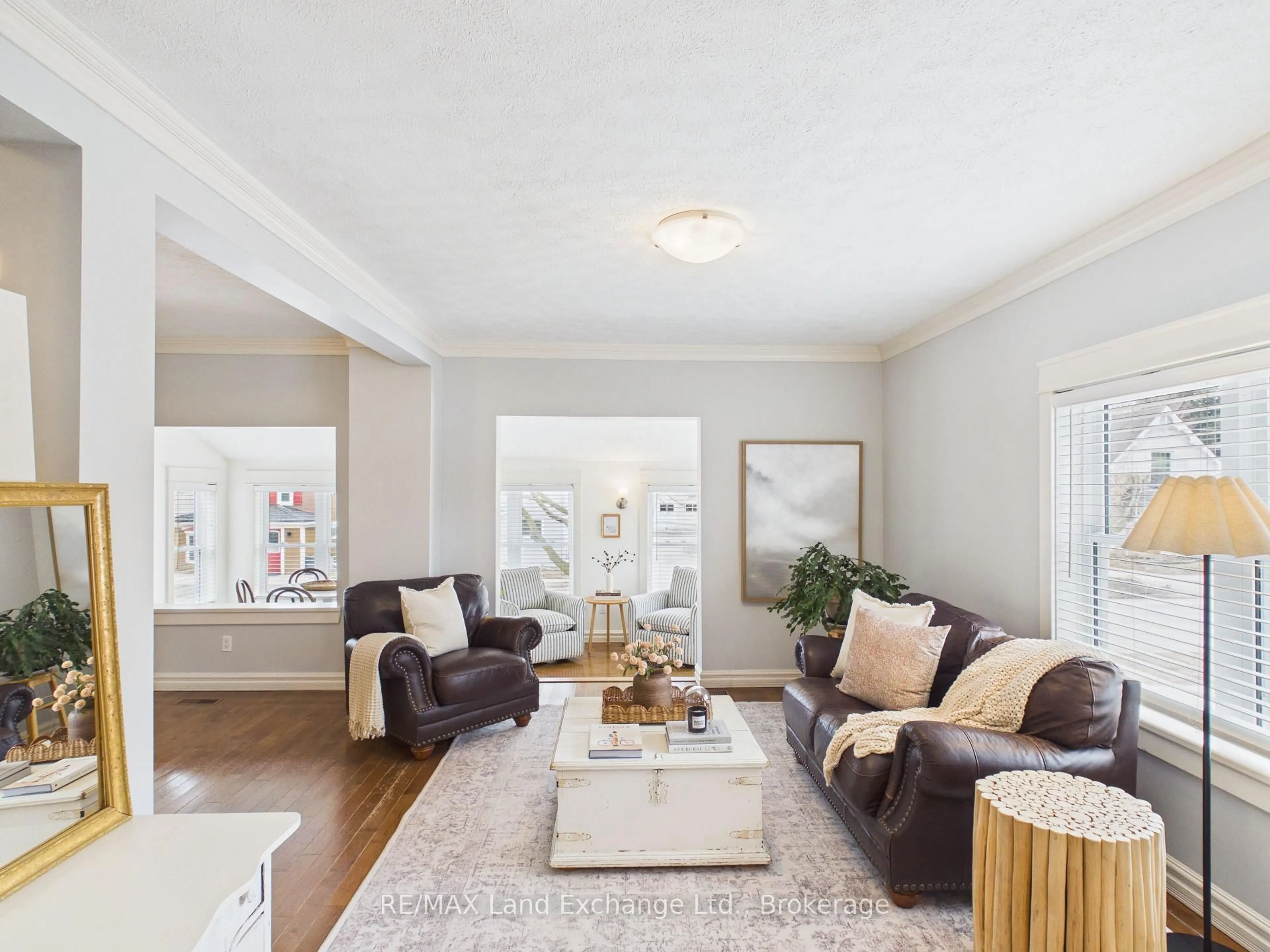 Living room with furniture, unknown for 842 Olde Victoria St, Kincardine Ontario N2Z 2B3