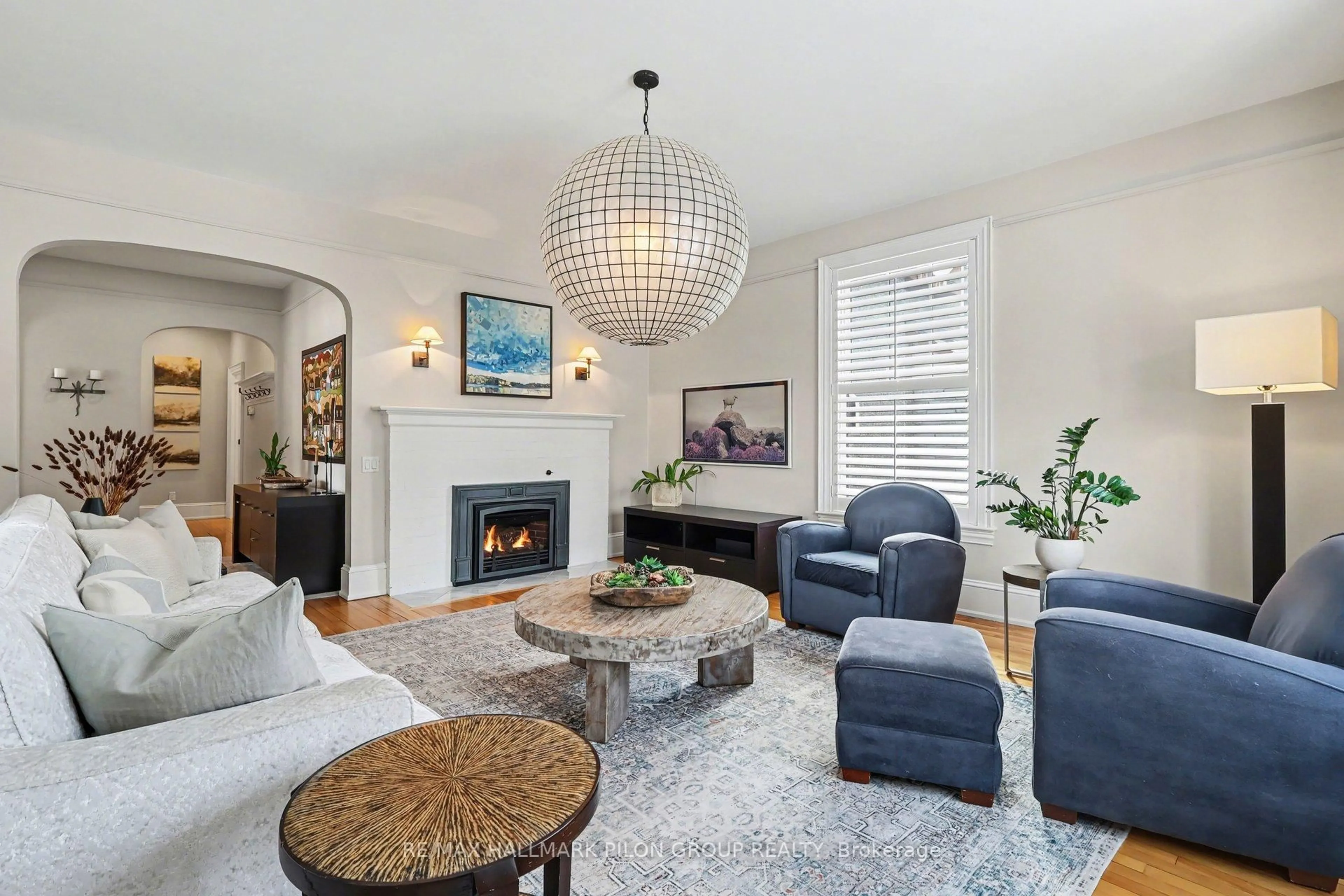 Living room with furniture, unknown for 446 Highland Ave, Ottawa Ontario K2A 2J6