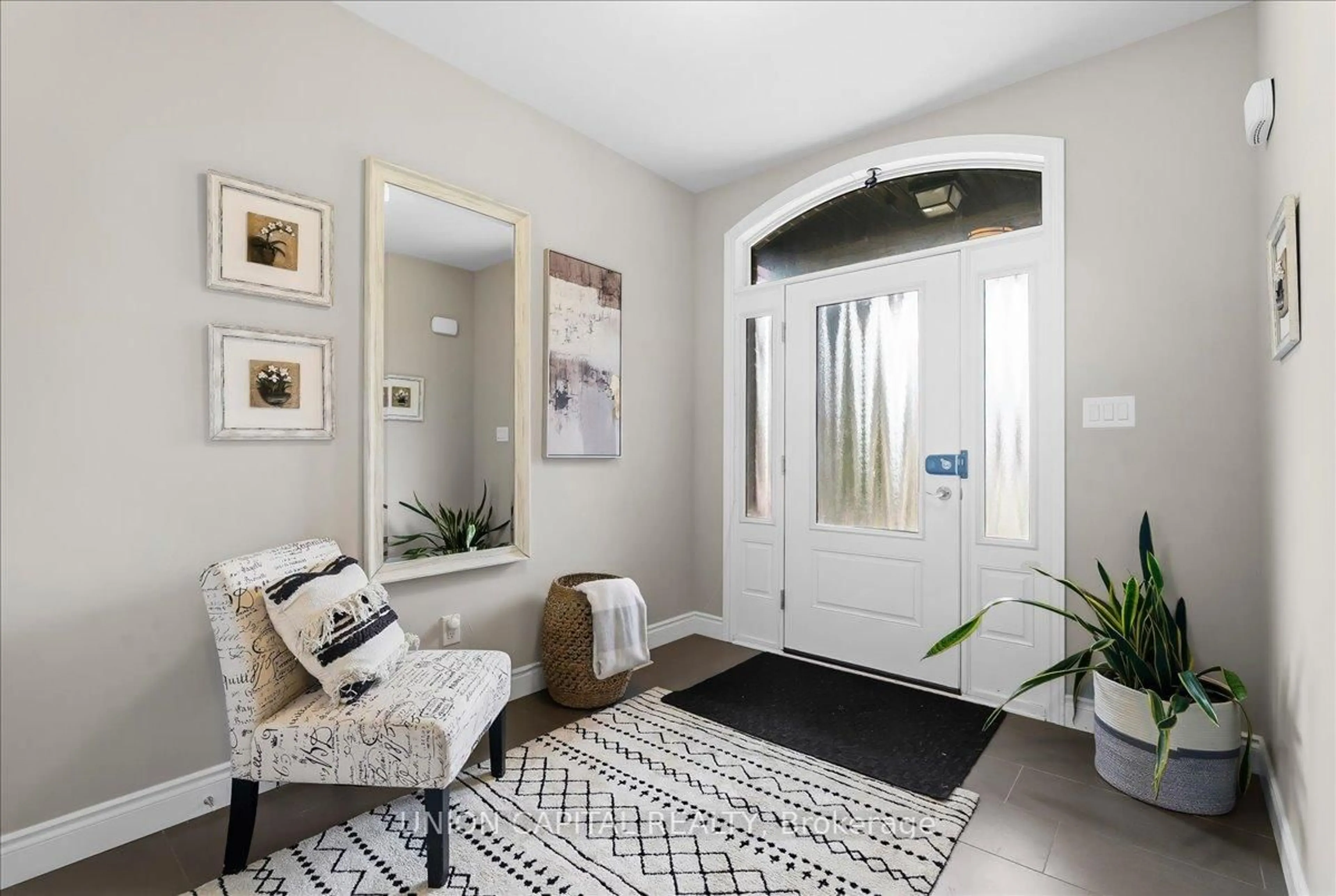 Indoor entryway for 2136 YELLOWBIRCH Pl, London North Ontario N6G 0L3