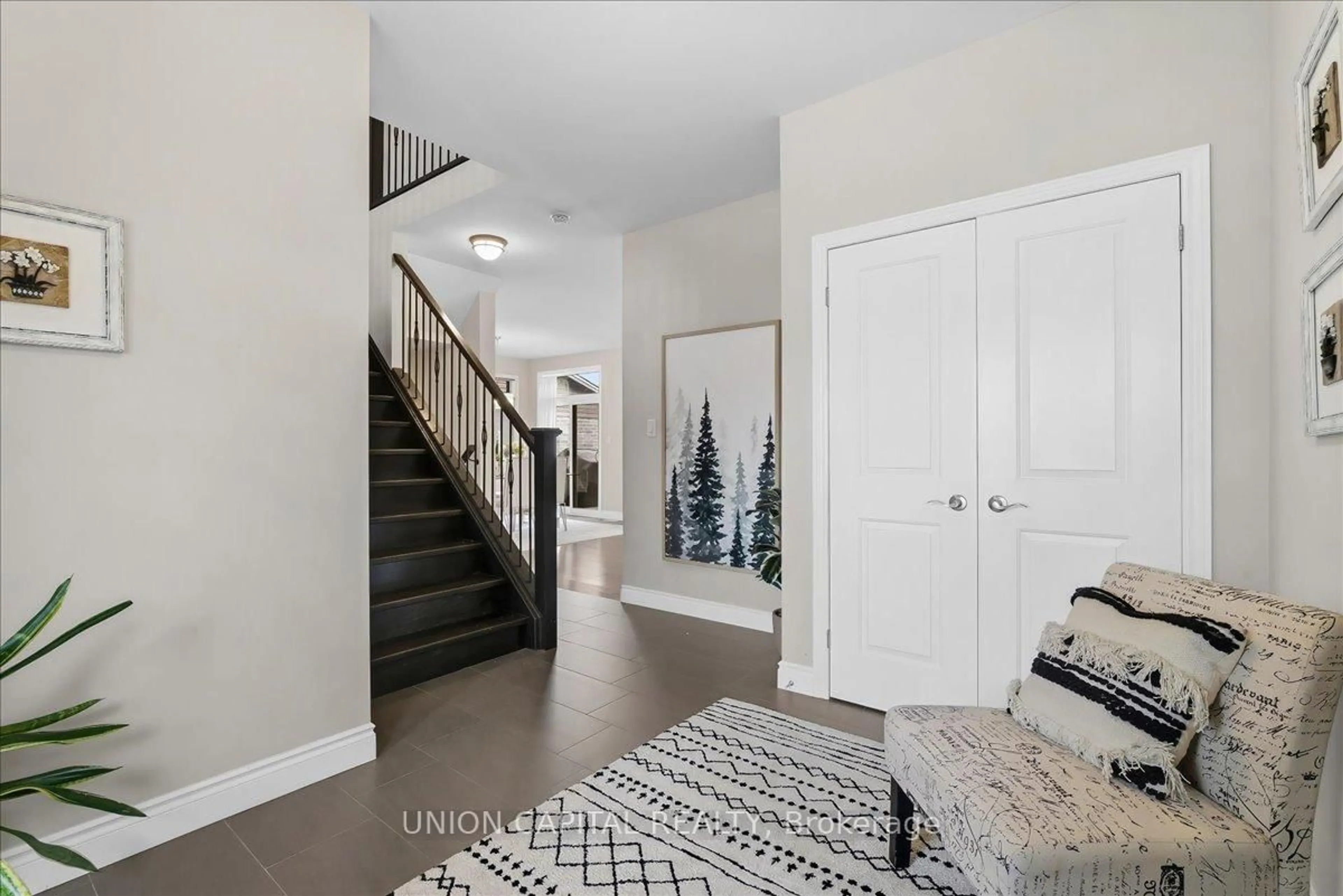 Indoor entryway for 2136 YELLOWBIRCH Pl, London North Ontario N6G 0L3