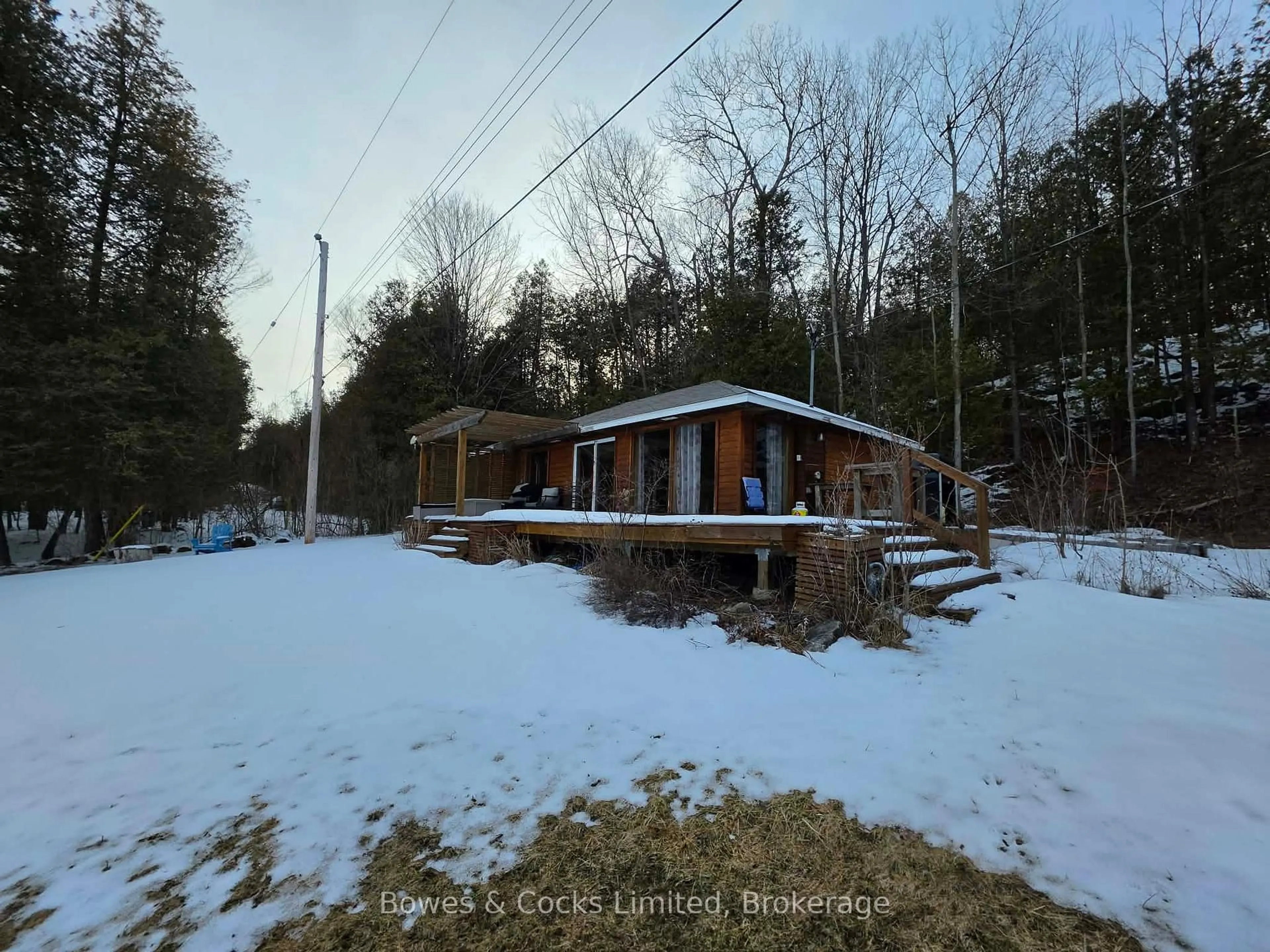 A pic from outside/outdoor area/front of a property/back of a property/a pic from drone, unknown for 1022 Hummingbird Lane, Arden Ontario K0H 1B0